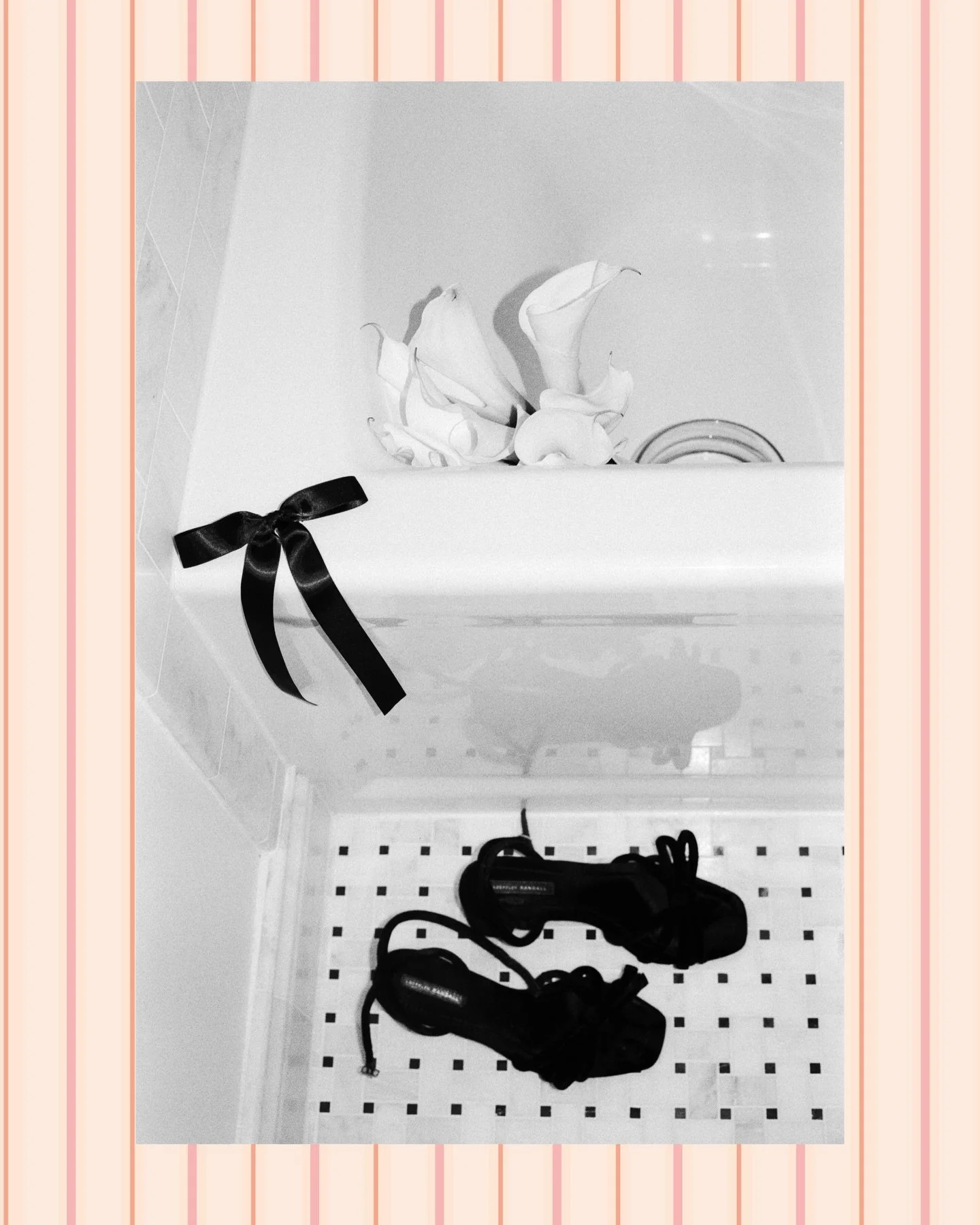 Why not store your flowers in the tub? #foodforthought 

Little preview of a fun elopement, with even more fun new design elements by my angel @annakatherine.creative.