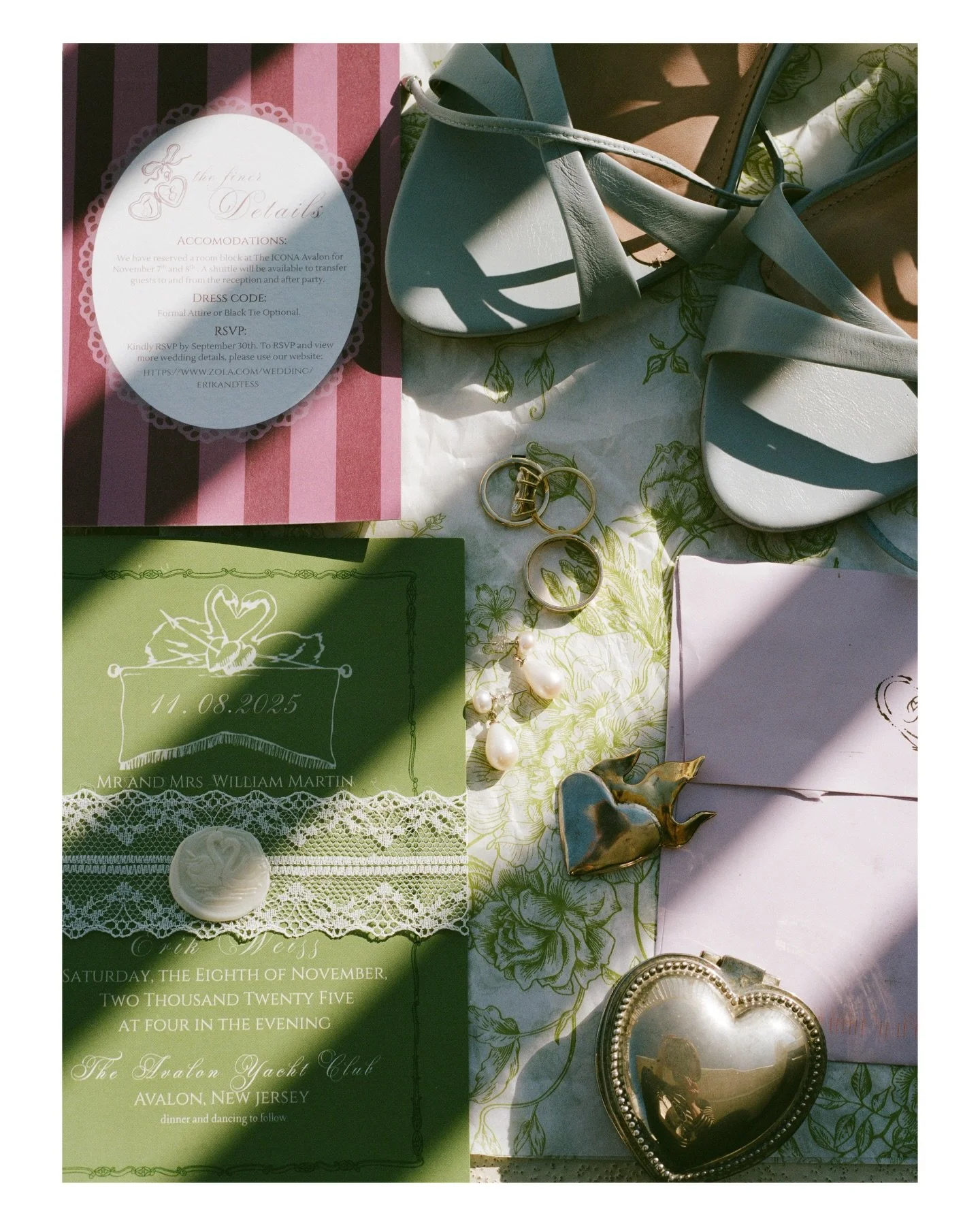 Some digitals + film pics from T&amp;E&rsquo;s dreamy wedding day at the @avalonyachtclub last fall.

PS: my tiny reflection is hidden somewhere in these pictures&mdash; you get a gold star if you find me 😎

#weddingphotography #filmphotography #fil