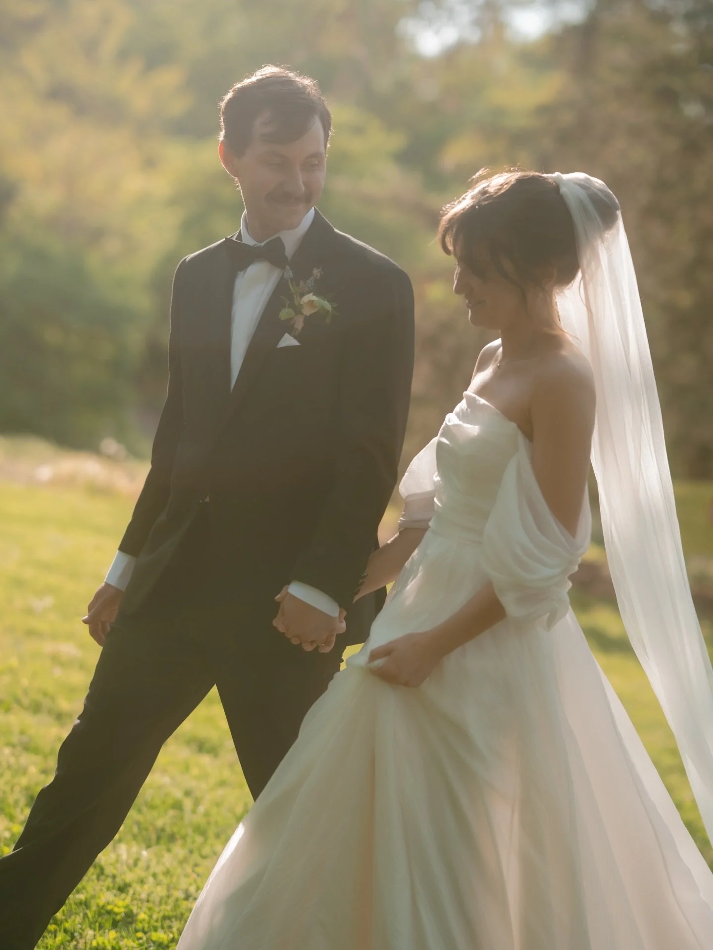 What I&rsquo;m editing right now aka the sneakiest sneaky peeks at M&amp;B&rsquo;s stunning springtime wedding at the DC Arboretum. 🌸

The film pics will follow soon but these digital ones were just too sweet to wait!

___
Coordination and Design: @