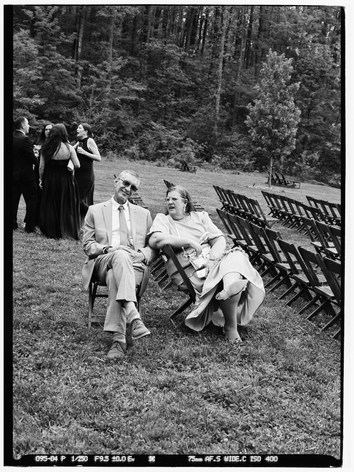 Just hangin&rsquo;!

My favorite part of weddings are the little stories throughout&mdash; the reactions, the emotions, the little bits of gossip&mdash; all that sweet unscripted stuff. 

___
#documentaryweddingphotography #filmphotography #destinati