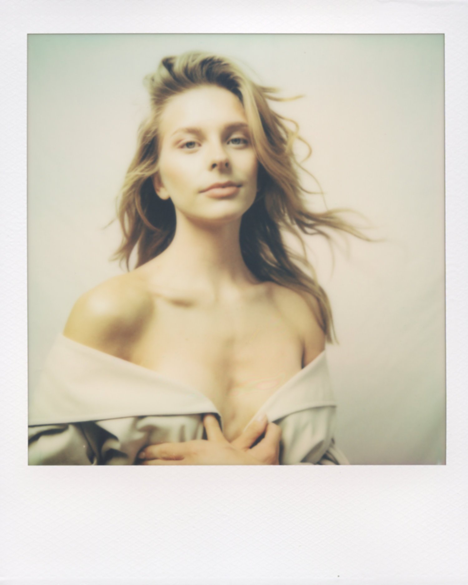HQ-1200-Pola-Ruby-2.jpeg
