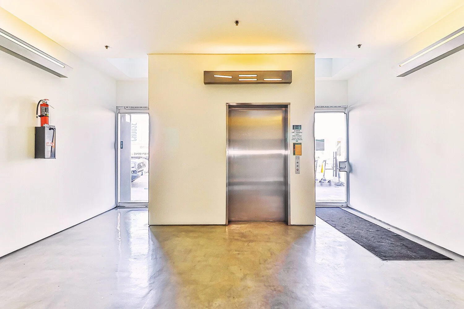 bLobby and Entrance2 - 1.jpg