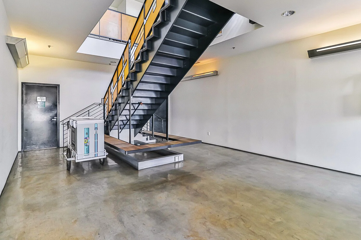 bLobby and Entrance1 - 1.jpg