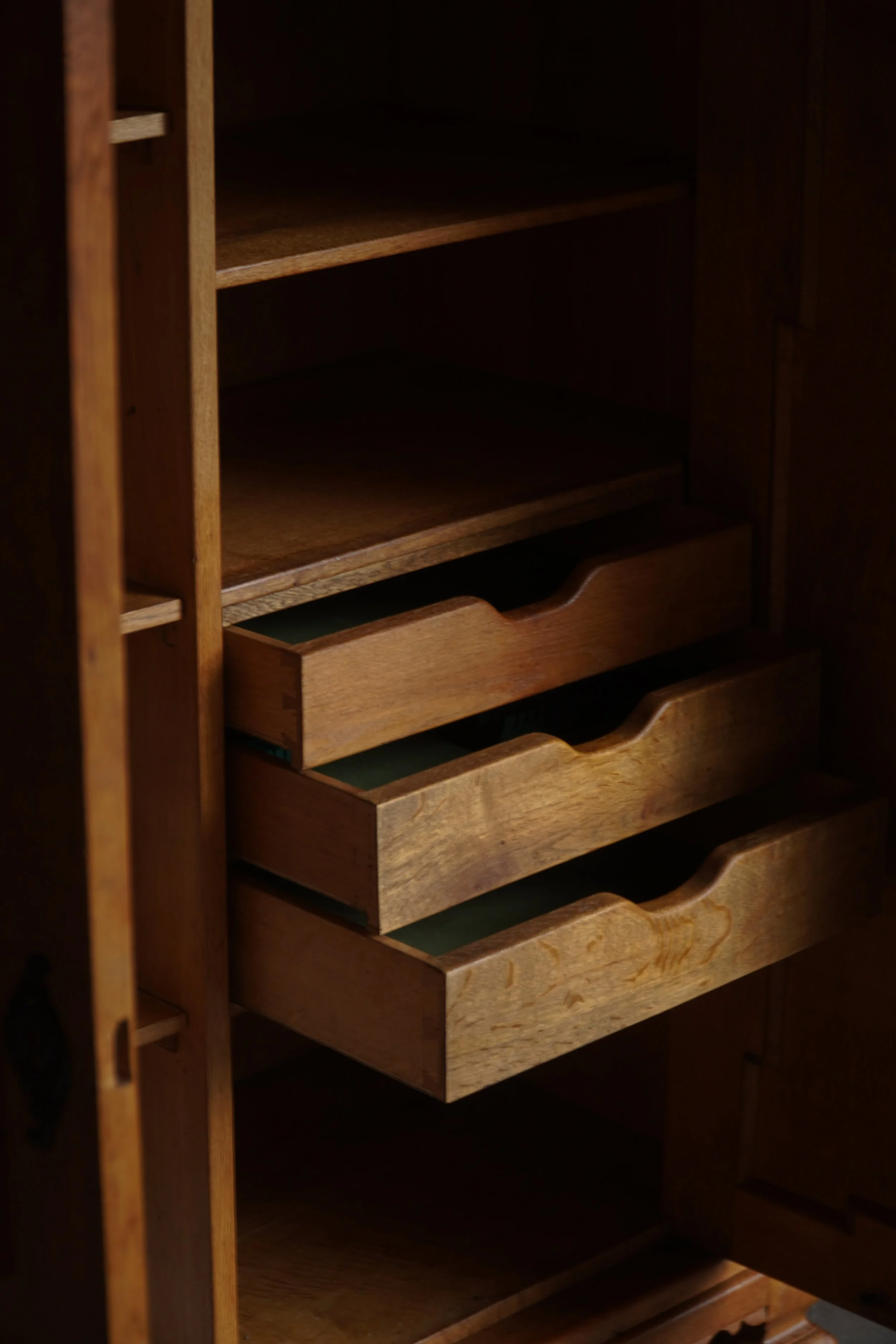 Cabinet-14.jpg