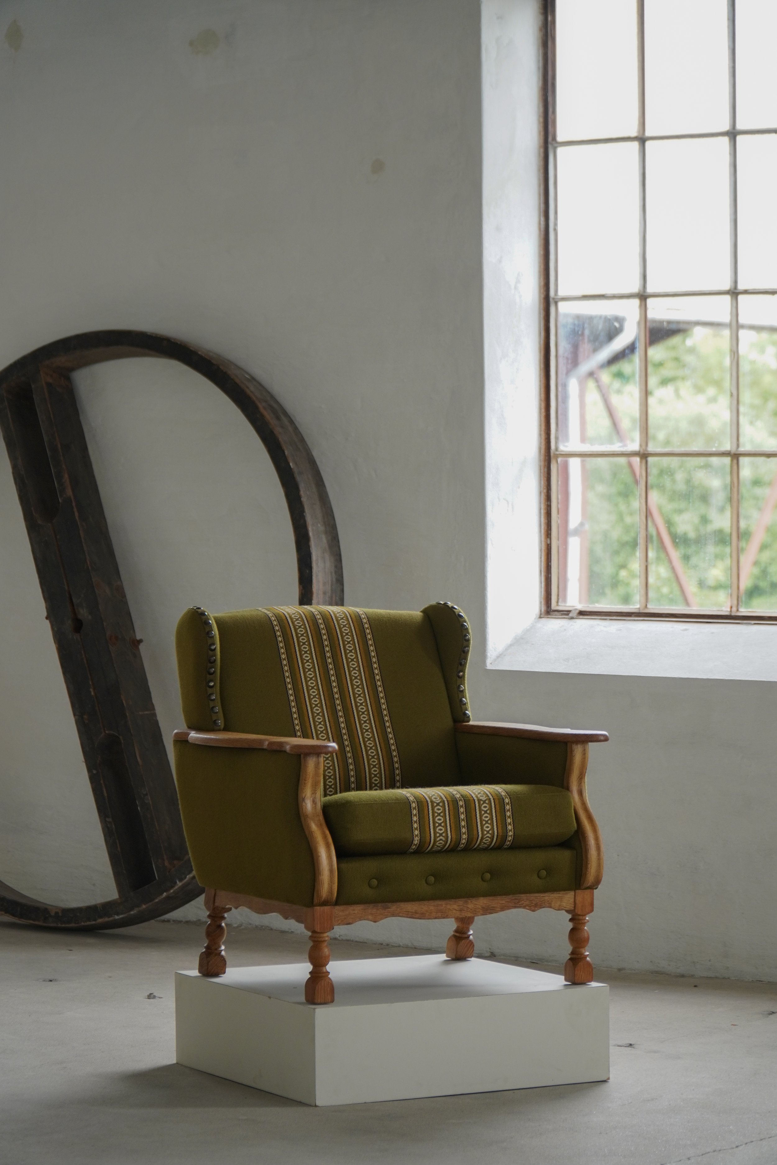 Green_Lounge_Chairs-4.jpg