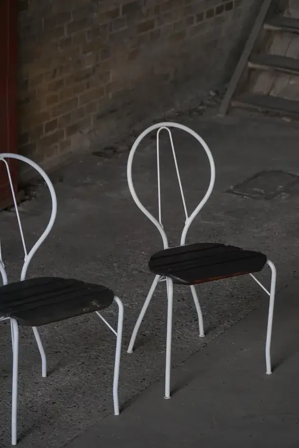 Two_Chairs_8_master.webp