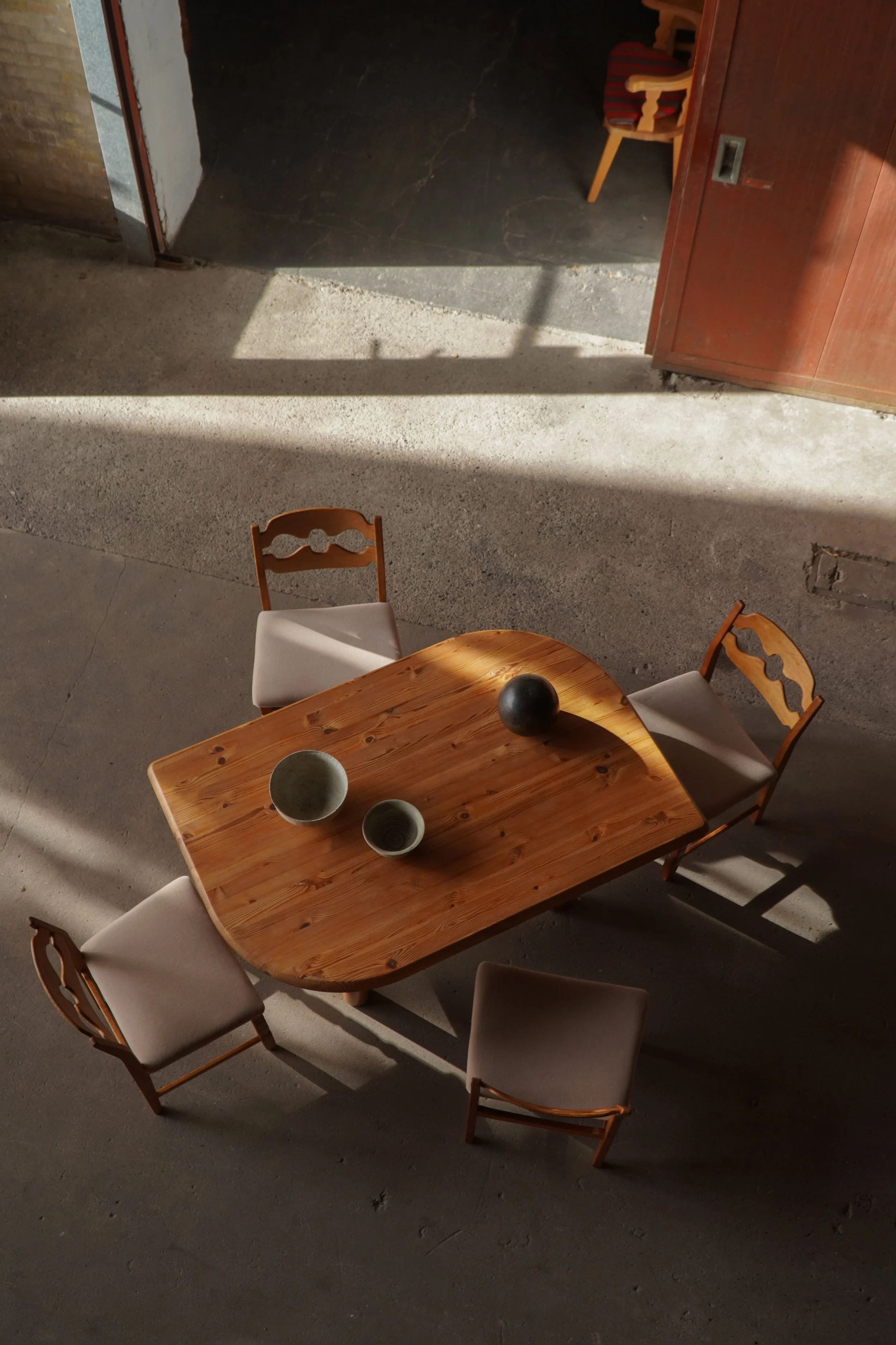 Pine-dining-table-11.jpg