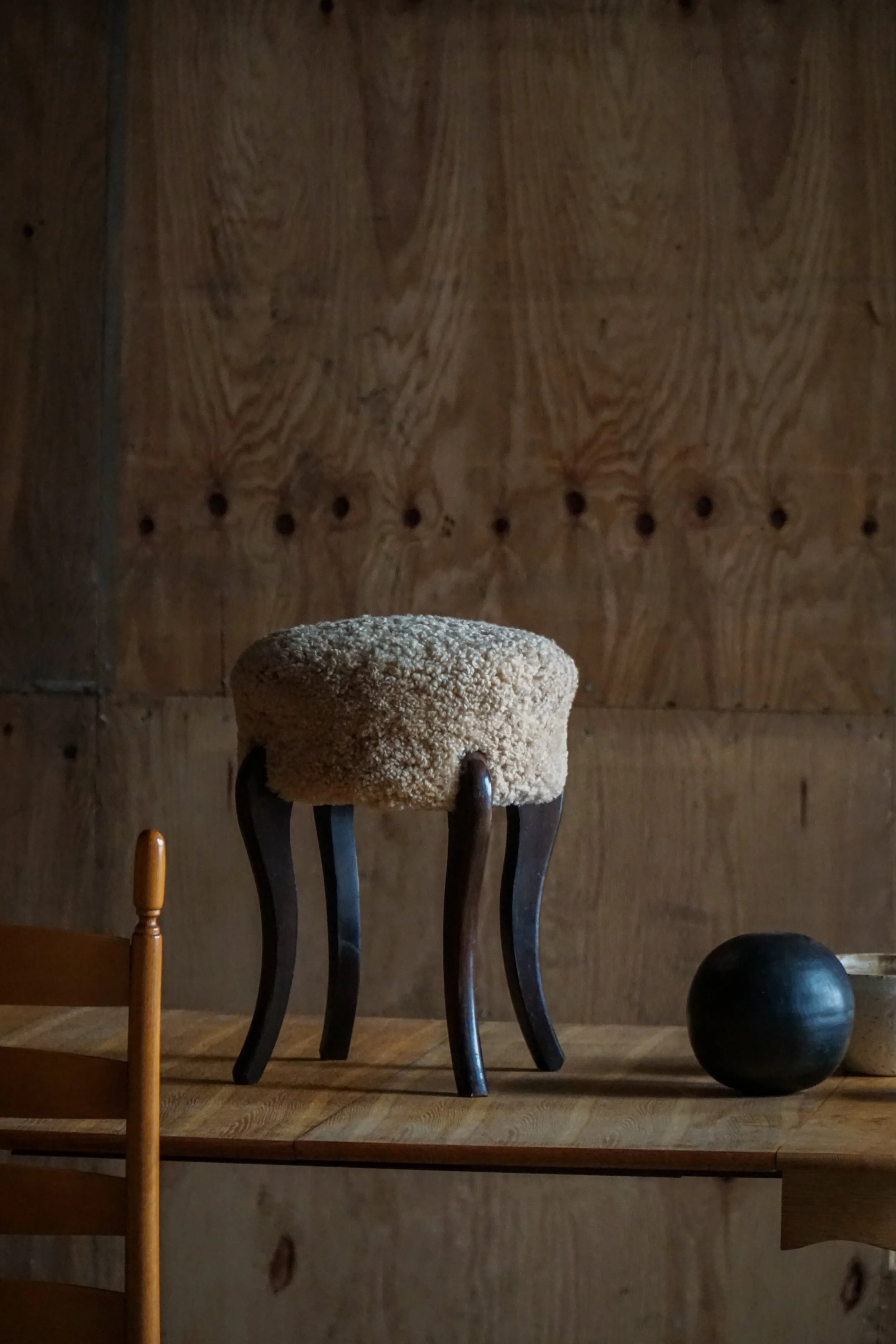 Danish Mid-Century Stool in Lambswool Upholstery with Curved Wooden Legs, 1940s