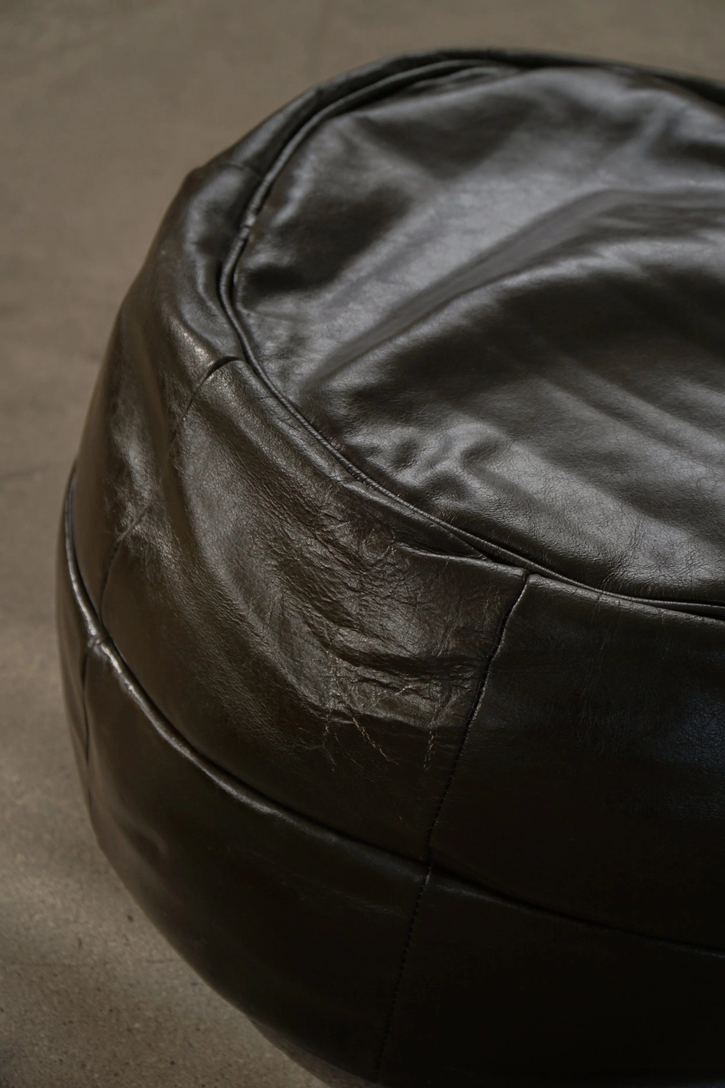 Leather_Pouf-11.jpg