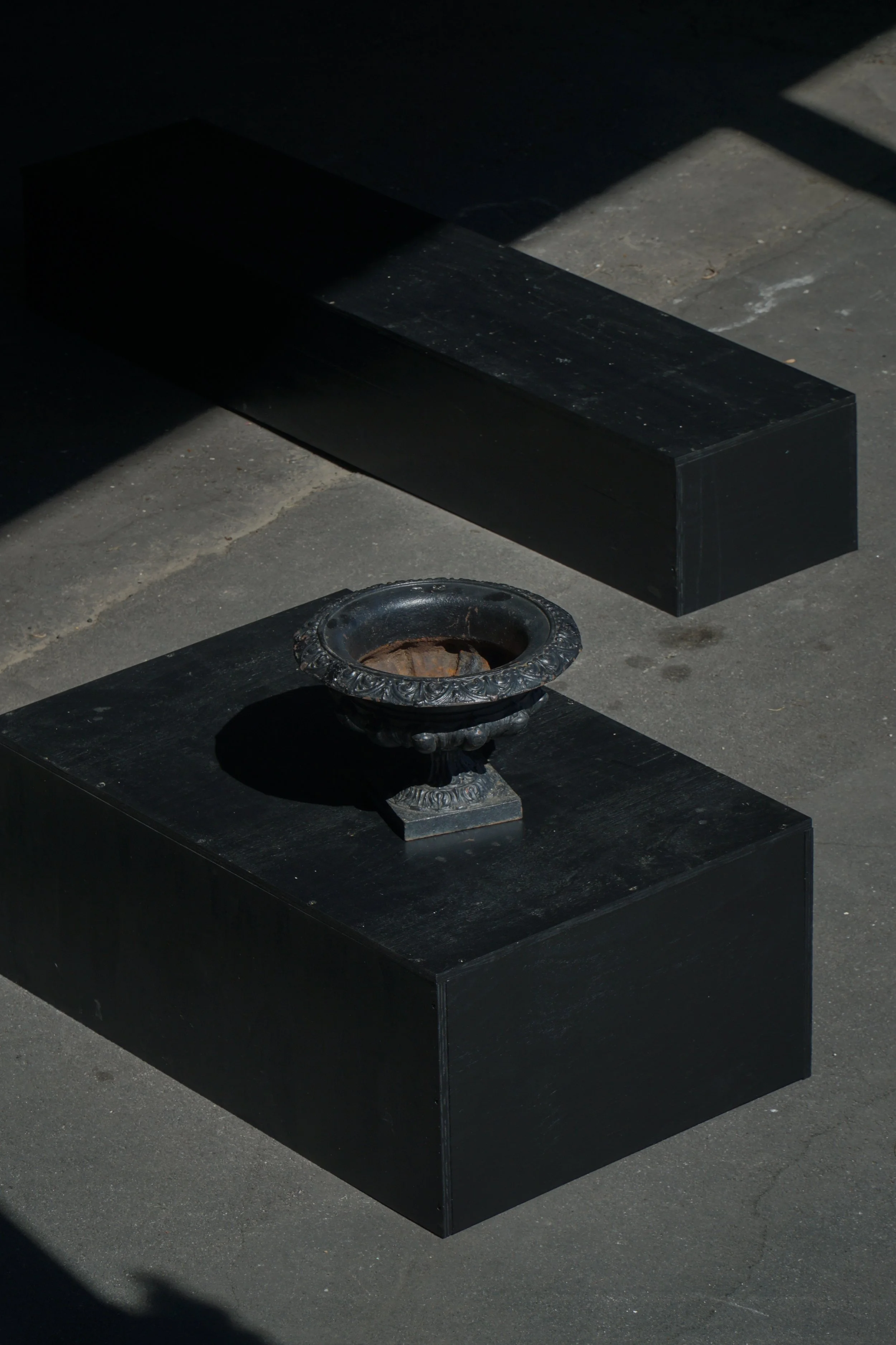 Ellebaek_Black_Planter-5.jpg
