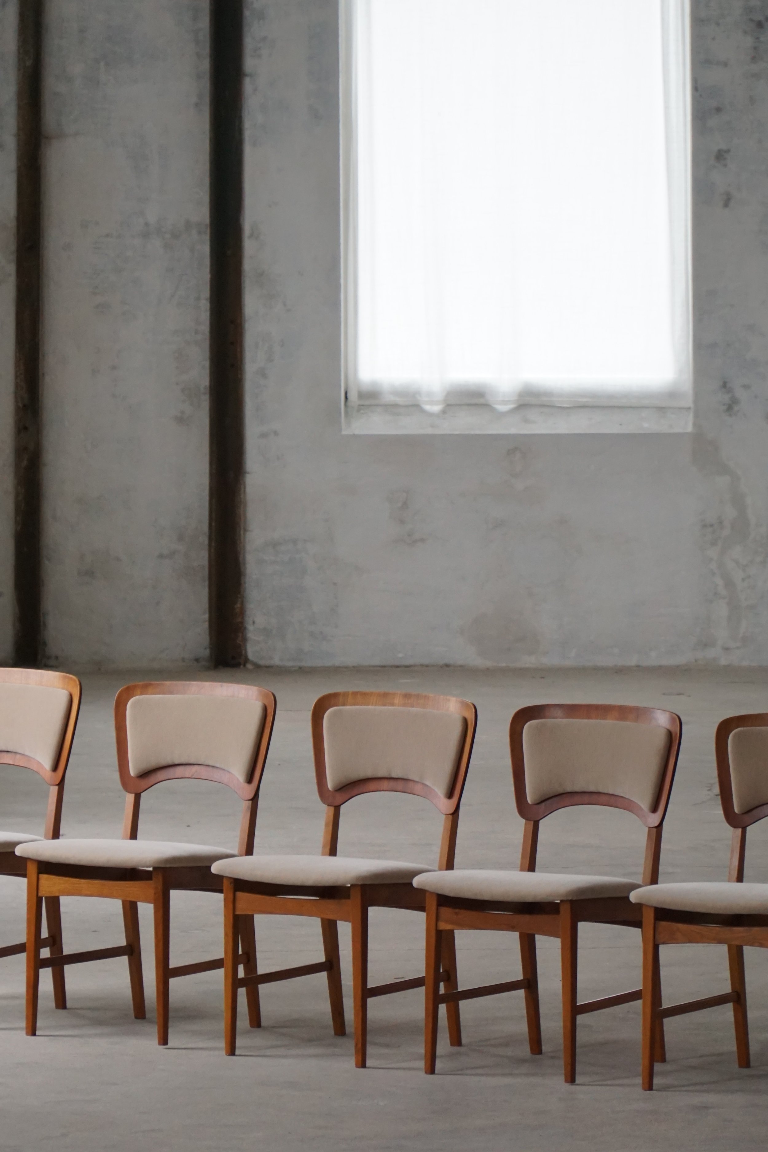 Danish Mid-20th Century, Set of 6 Dining Chairs in Oak, Teak & Mohair, 1960s