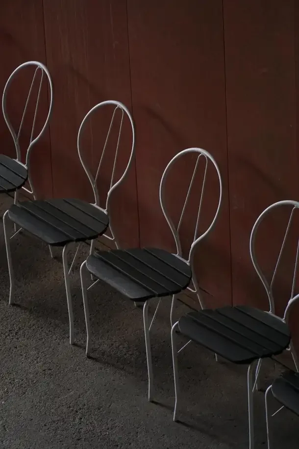 Table_Six_Chairs_10_master.webp