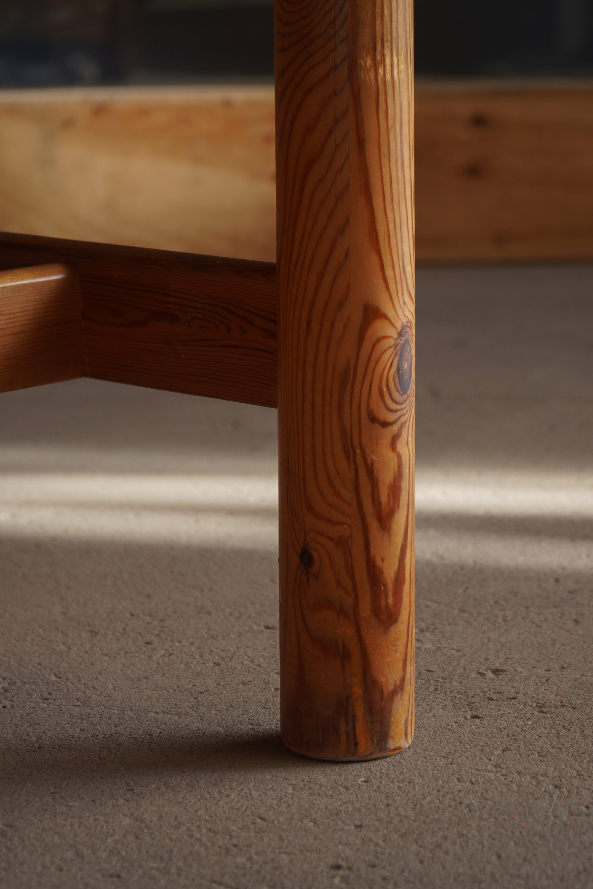 Pine-dining-table-10.jpg