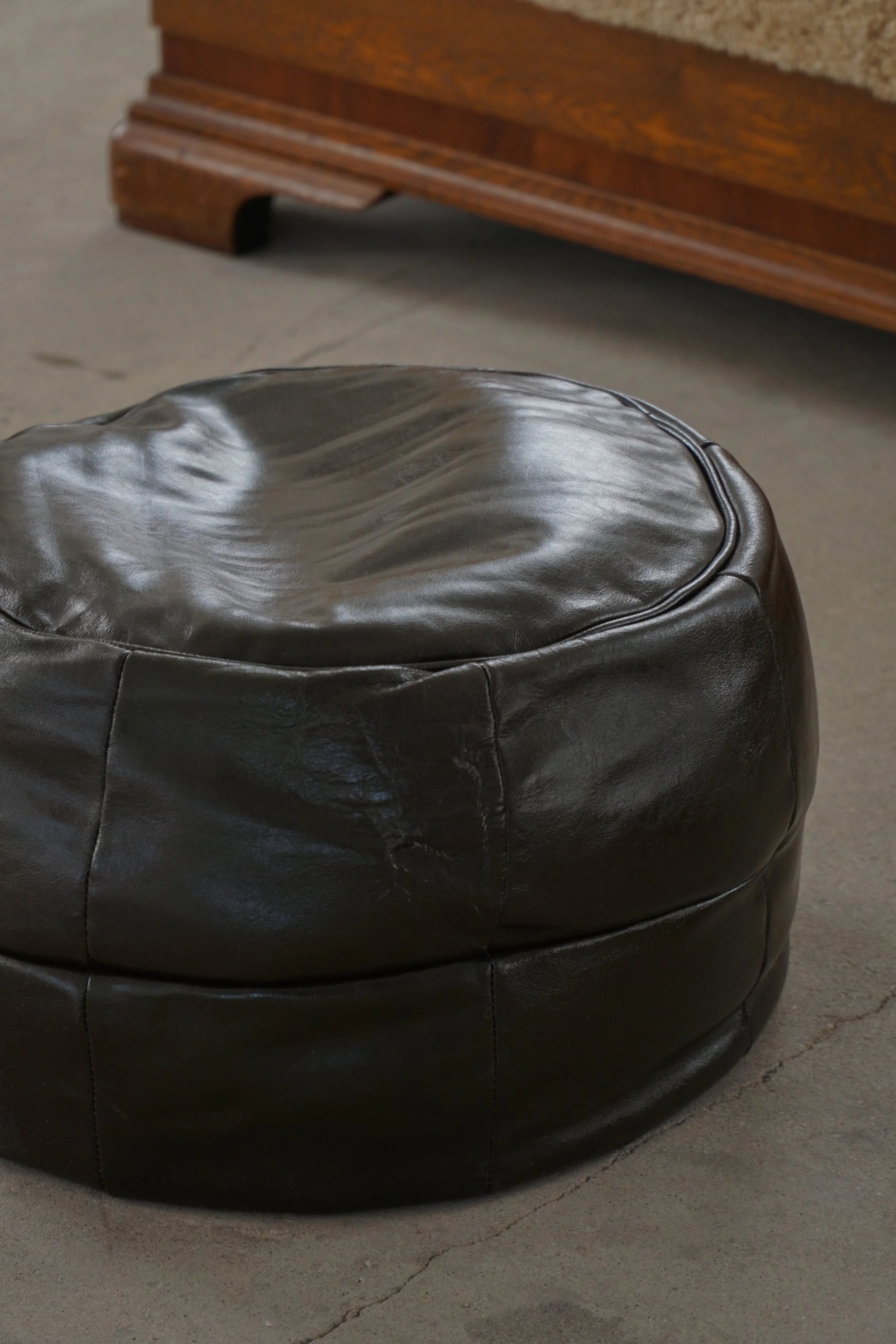 Leather_Pouf-8.jpg