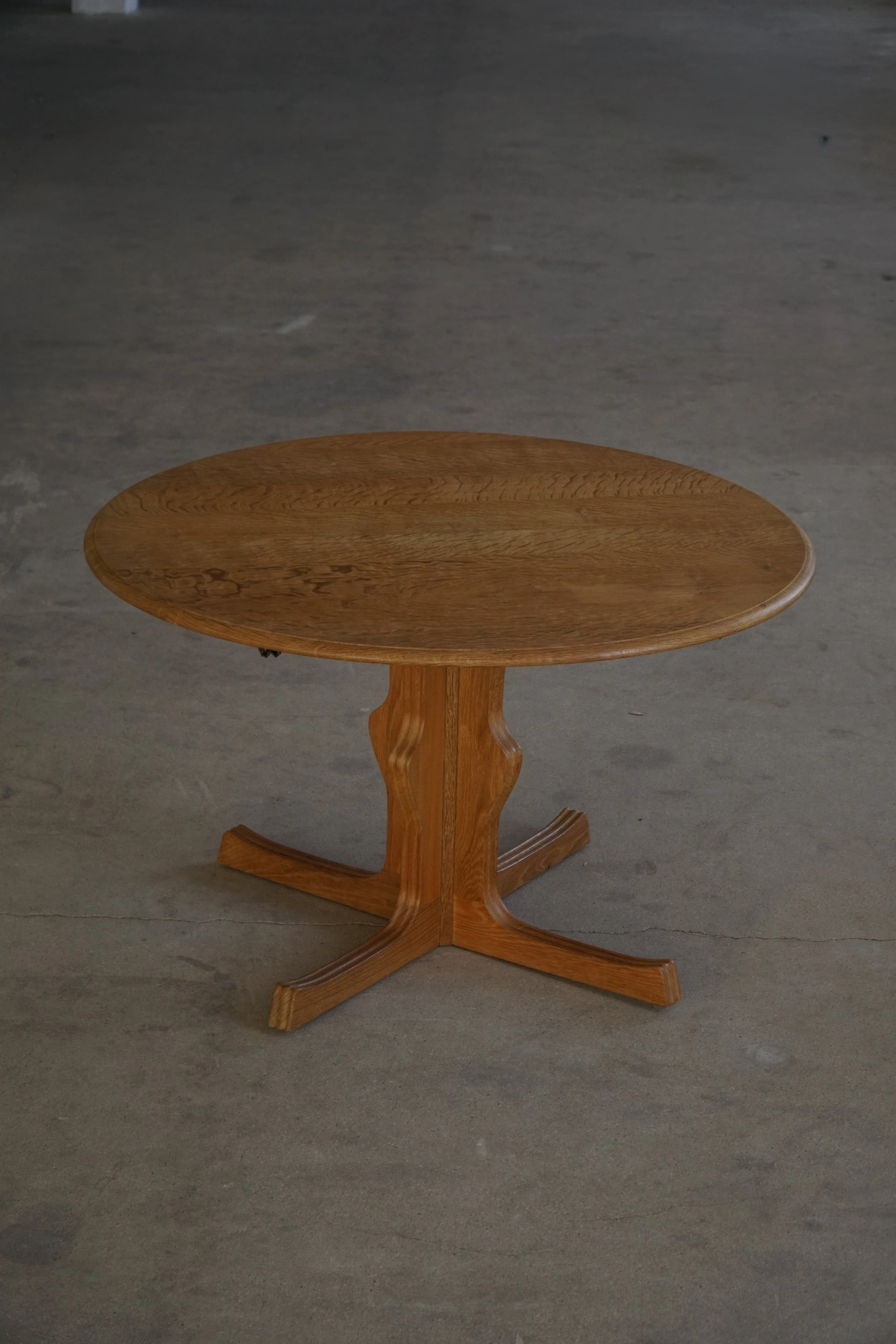 Dining_Table_Round-38.jpg