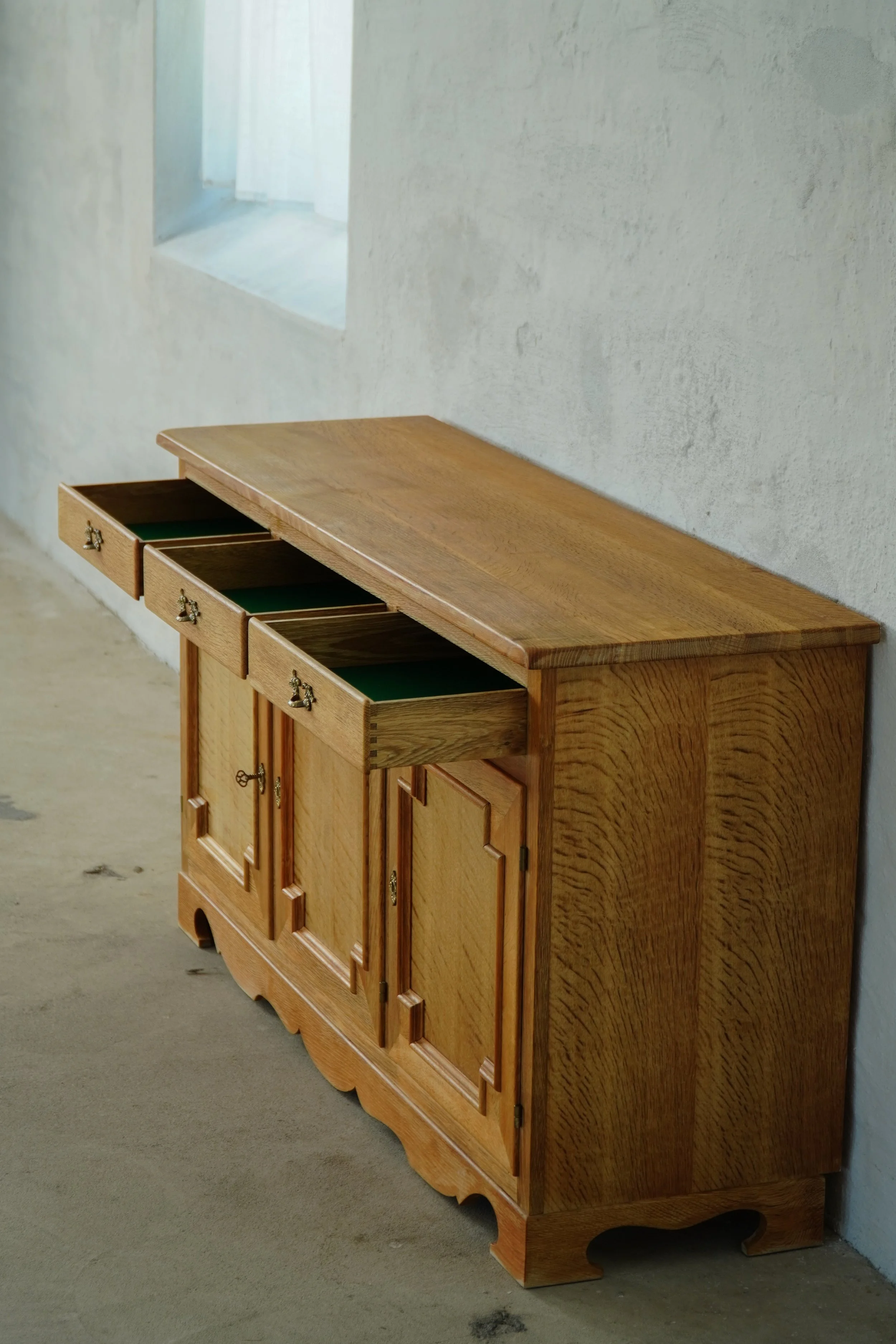 Cabinet-9.jpg