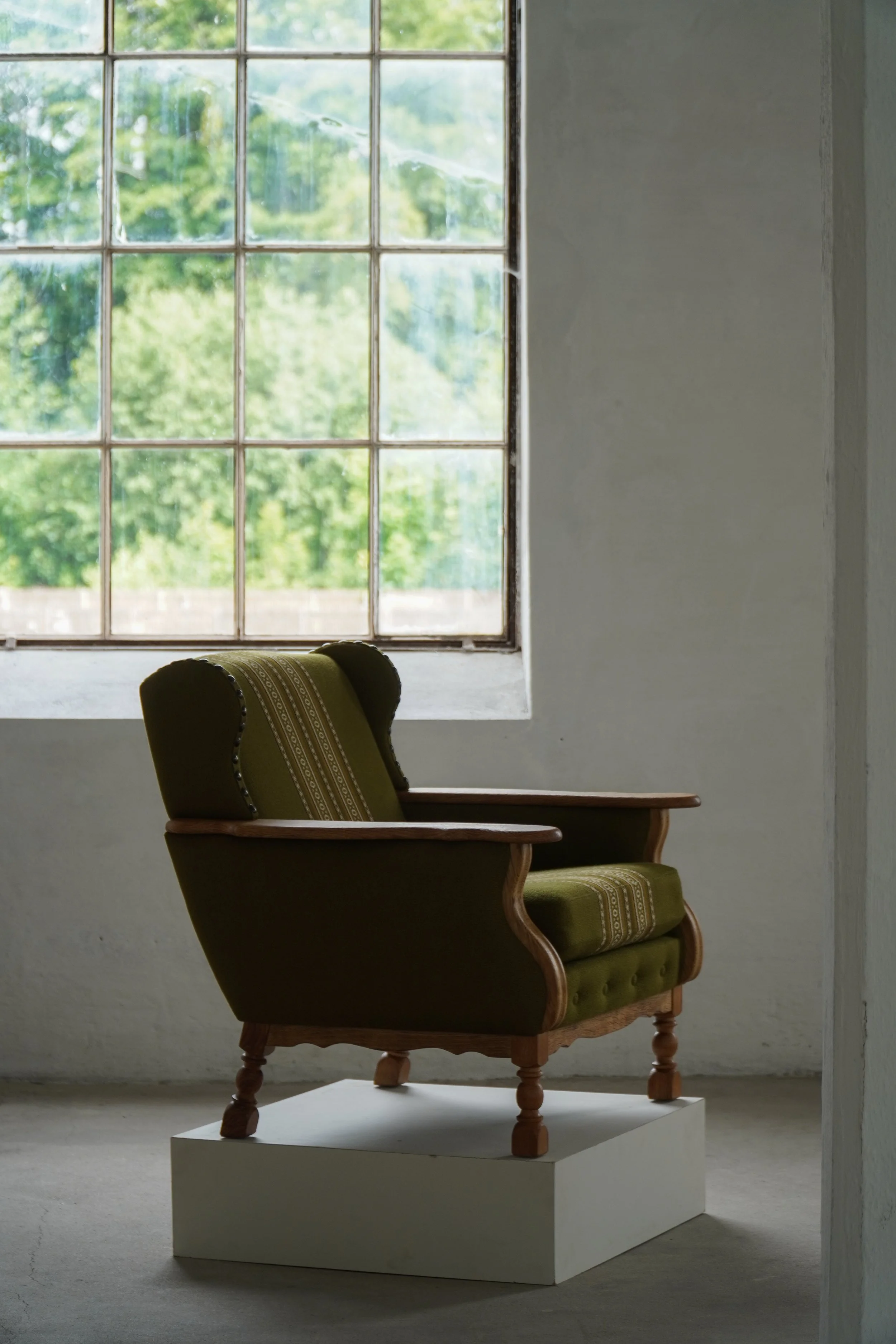 Green_Lounge_Chairs-5.jpg