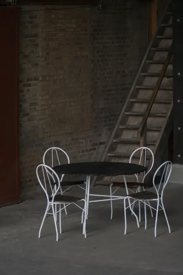 Table_Four_Chairs_15_master.webp