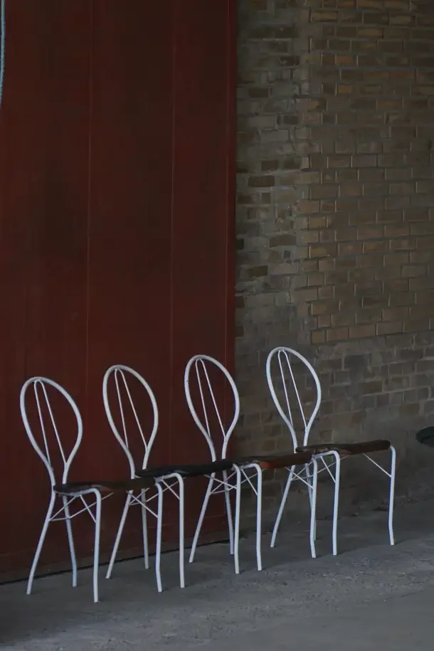 Table_Four_Chairs_12_master.webp