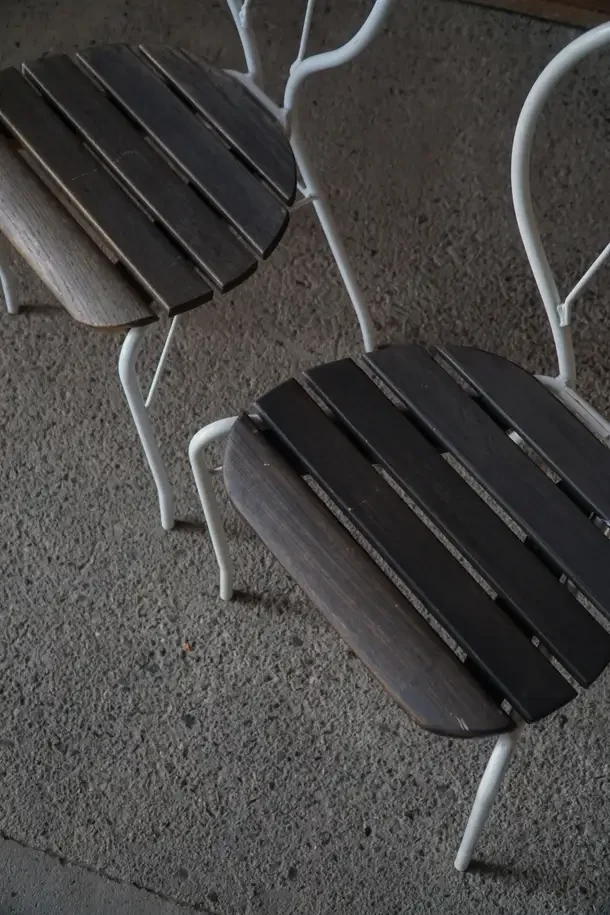 Table_Four_Chairs_5_master.webp