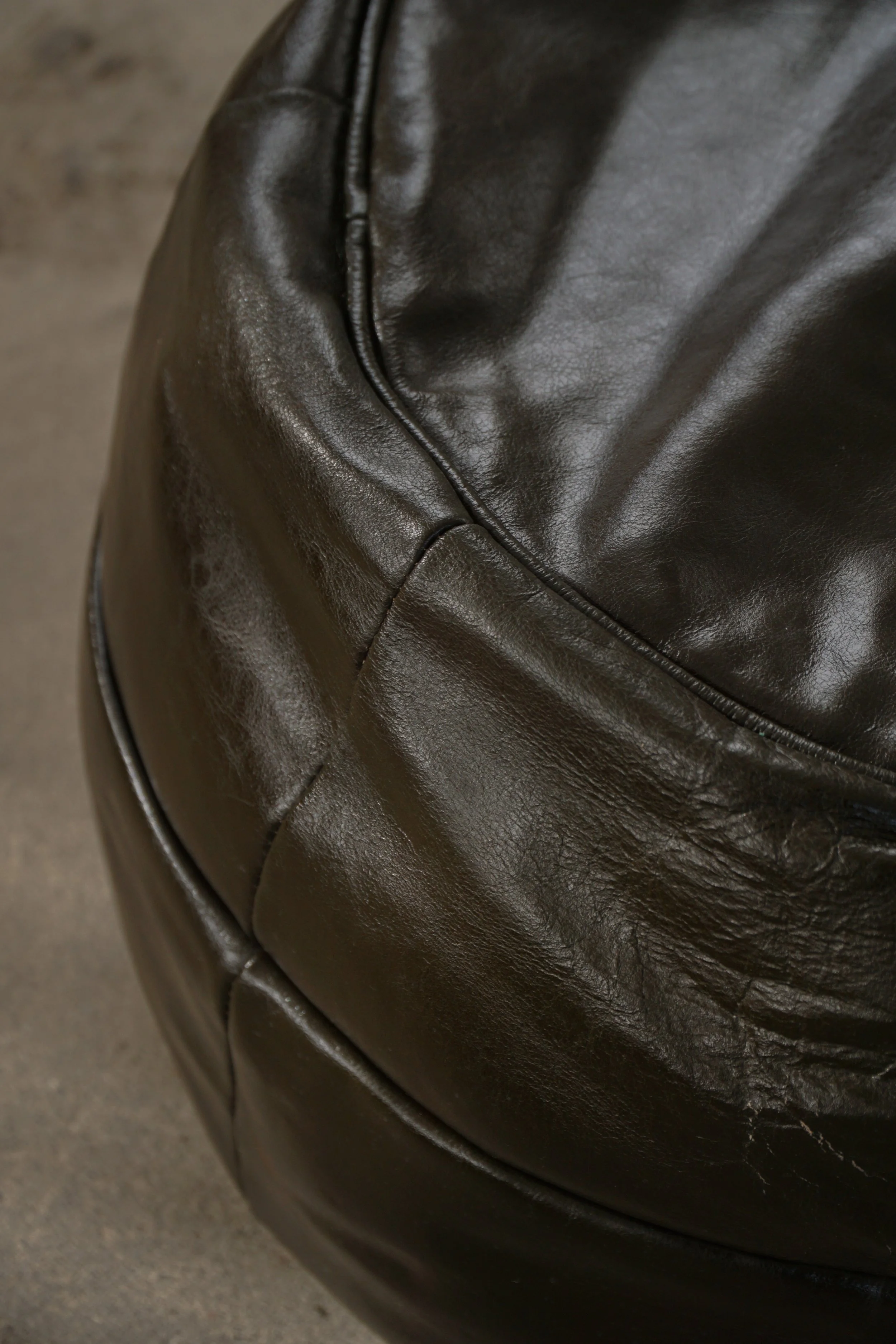 Leather_Pouf-12.jpg