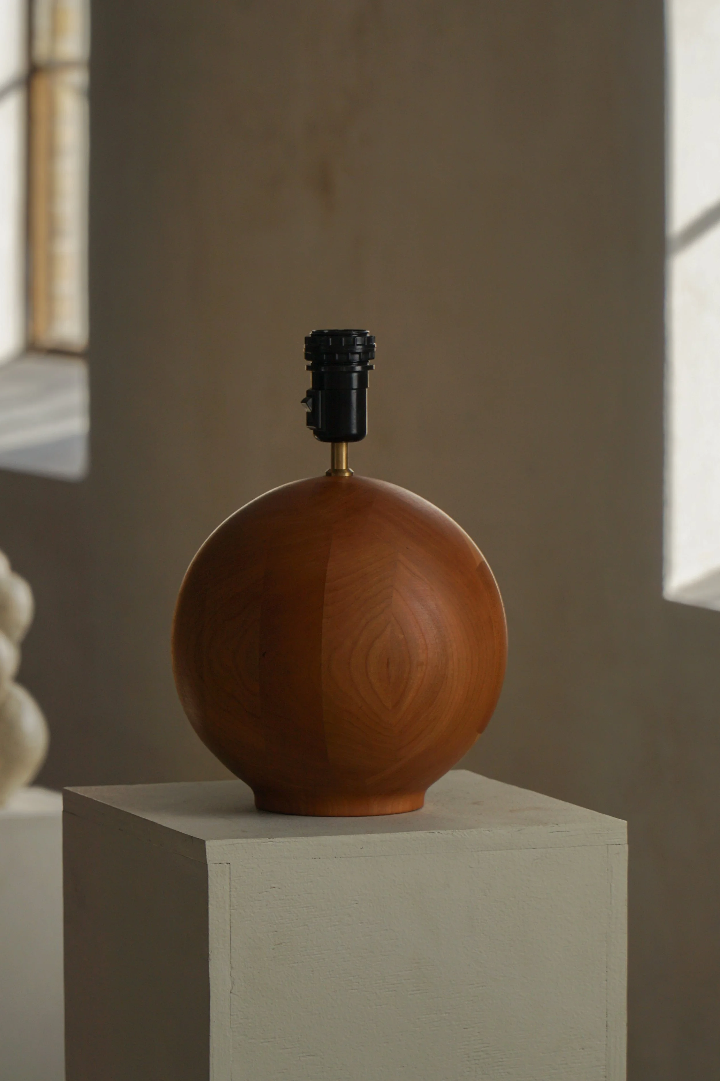 Wooden_Lamp_Round-10.jpg