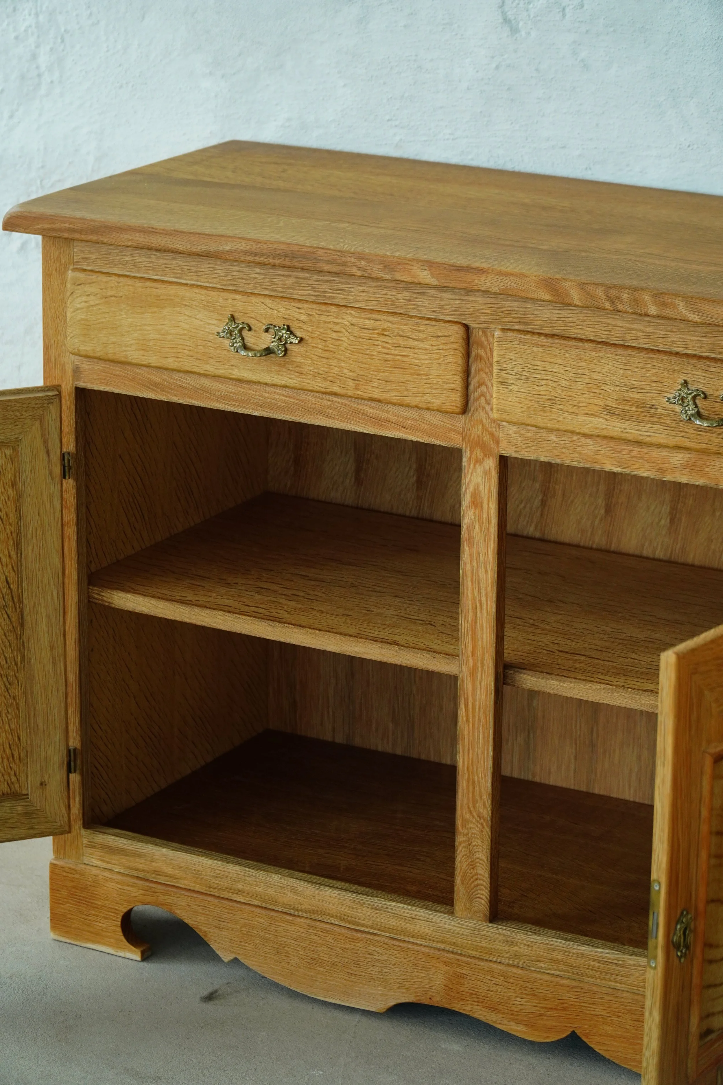 Cabinet-4.jpg