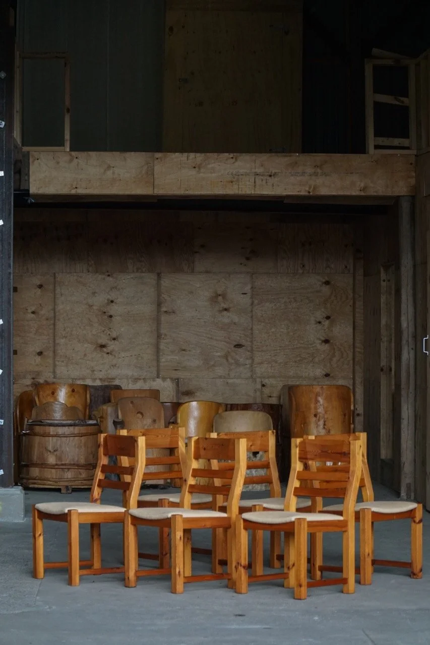 Pine_Chairs_Hessian-2 – stor.jpeg