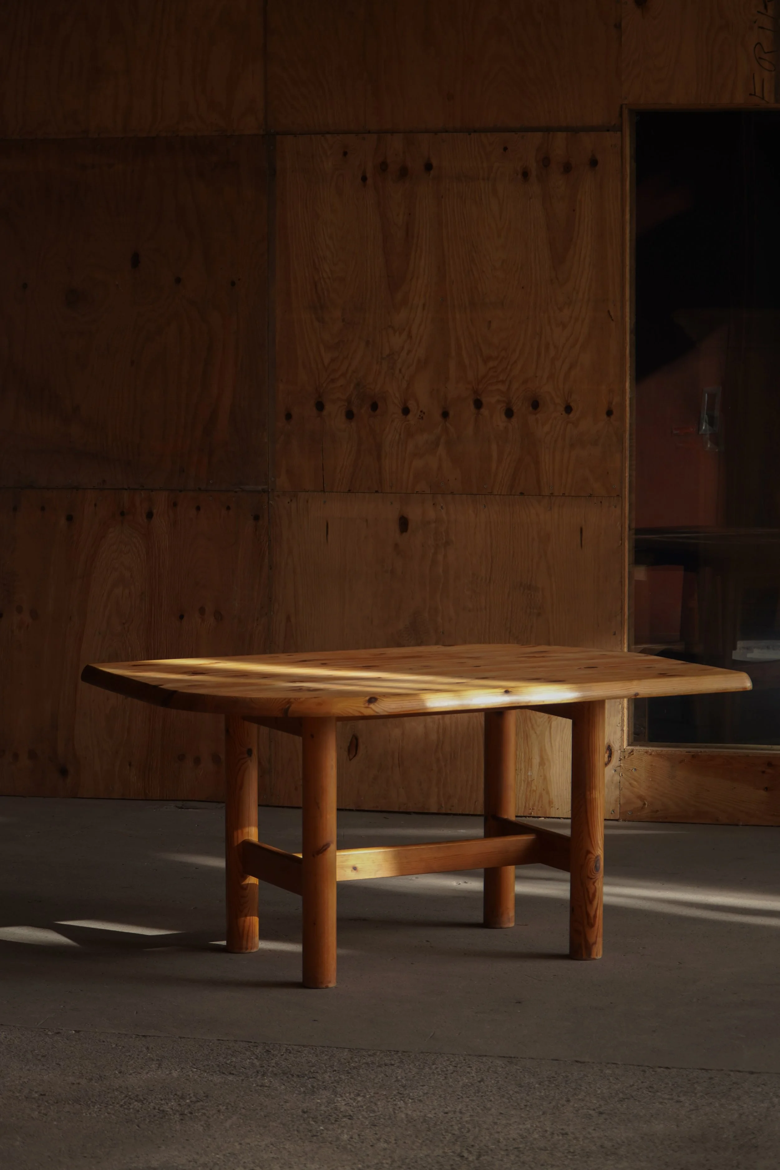 Pine-dining-table-8.jpg