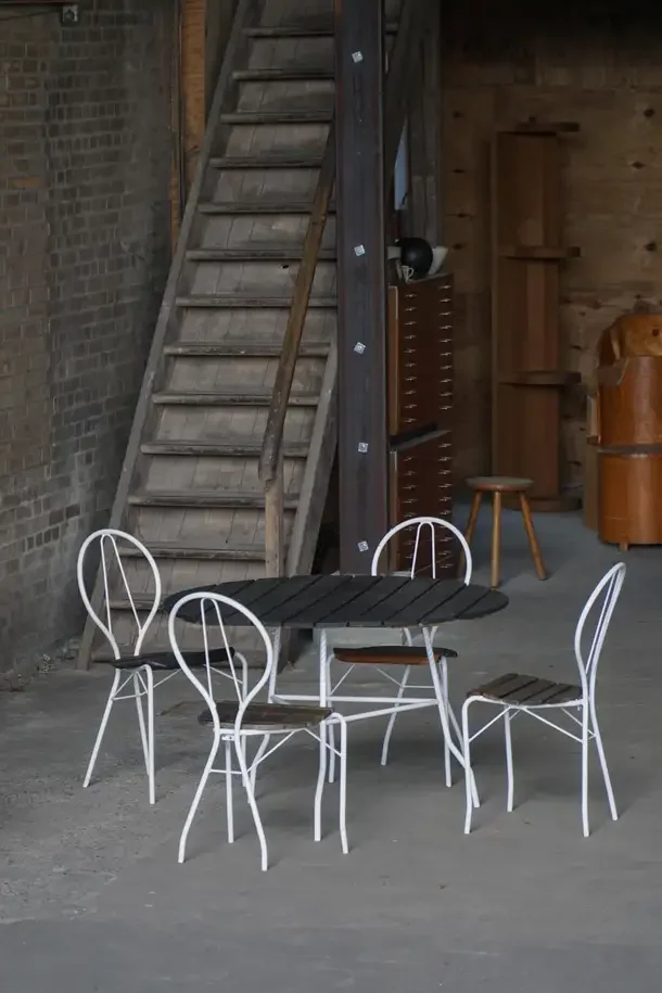 Table_Four_Chairs_14_master.webp