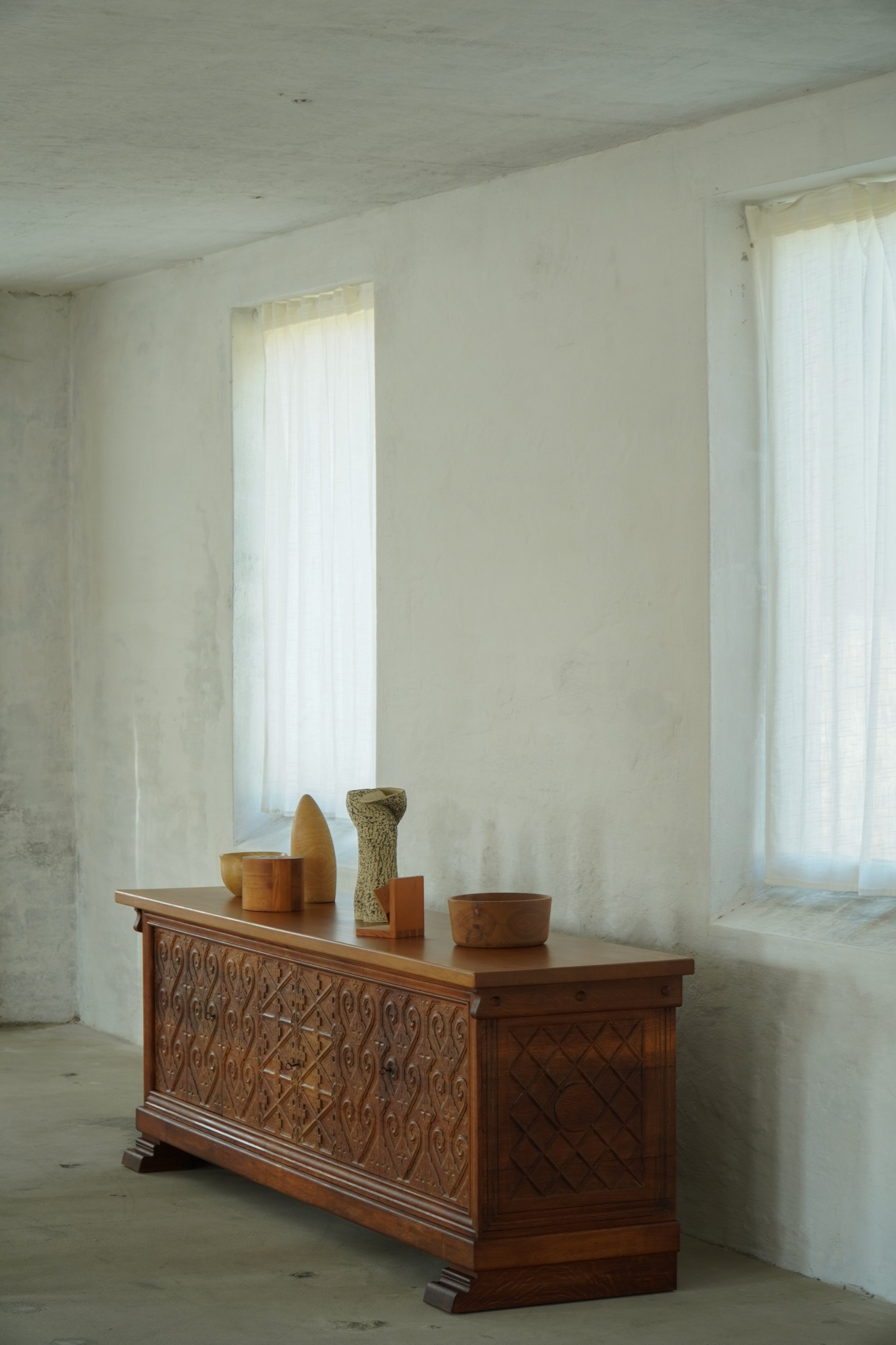Sideboard-carved-21.jpg