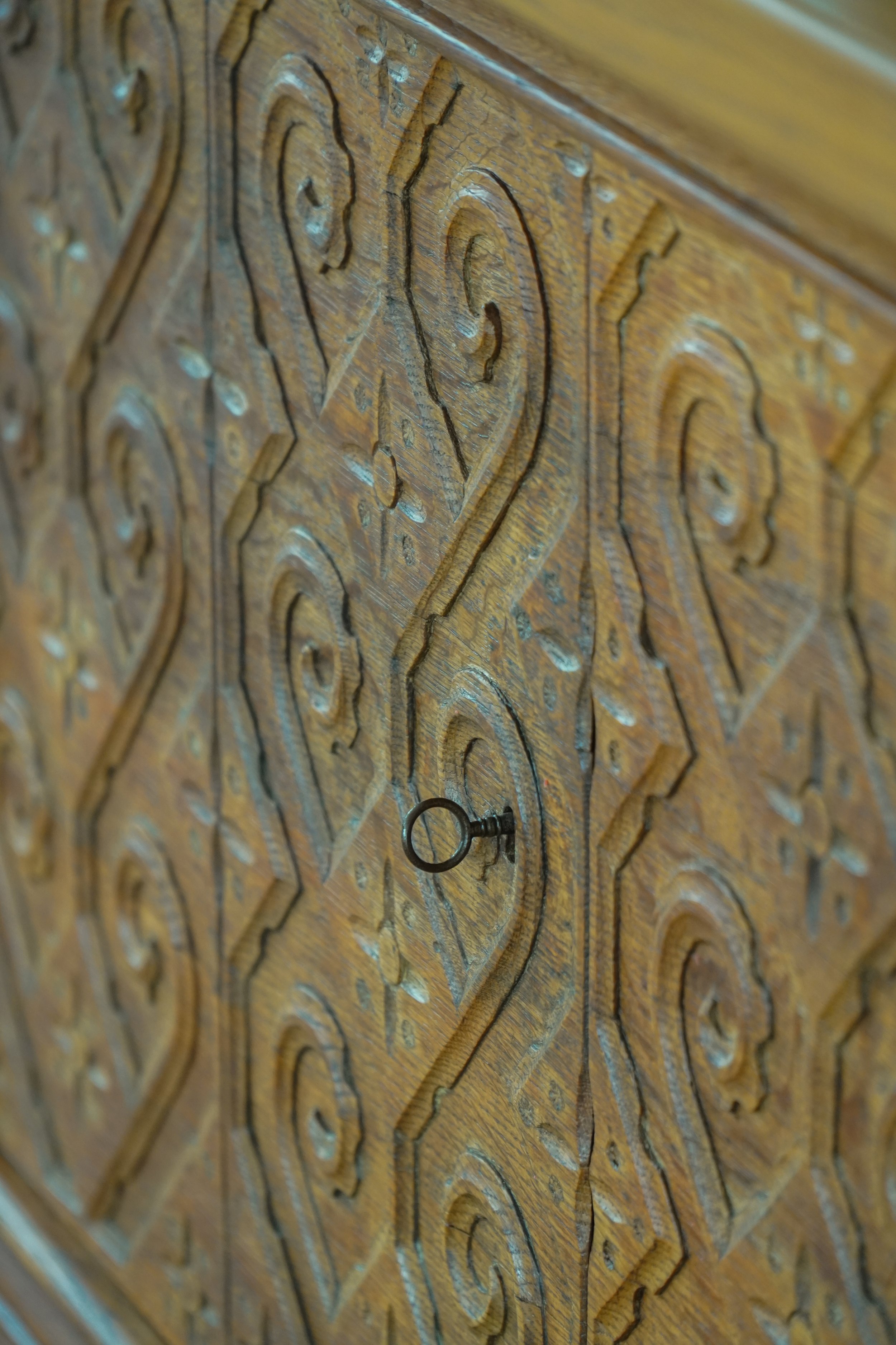 Sideboard-carved-24.jpg