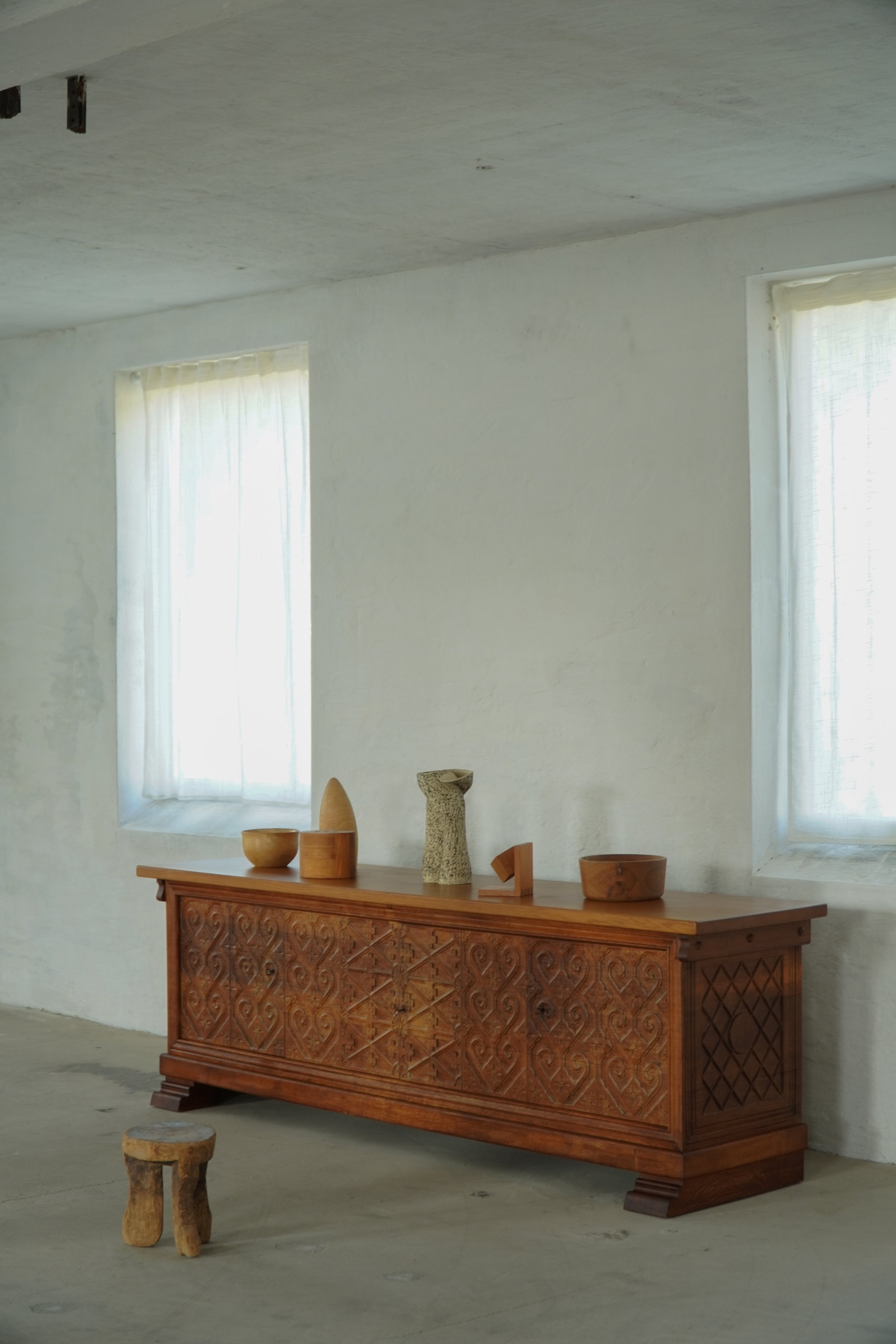 Sideboard-carved-18.jpg