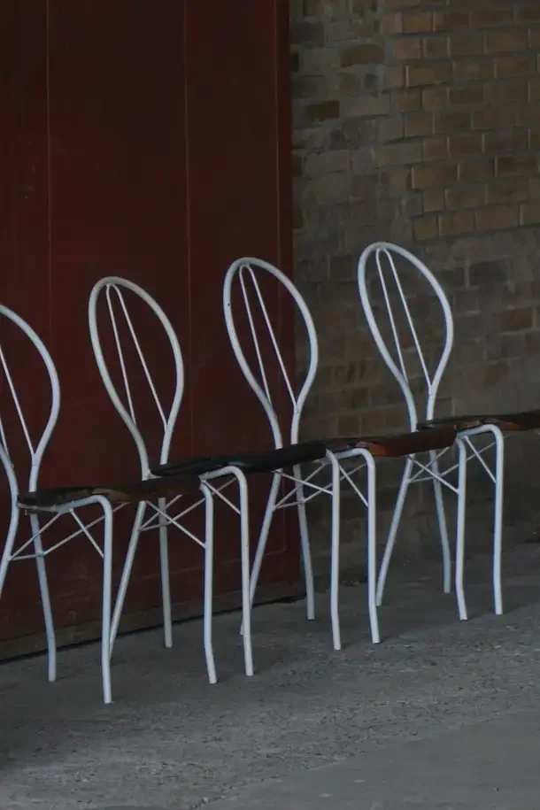 Table_Four_Chairs_10_master.webp