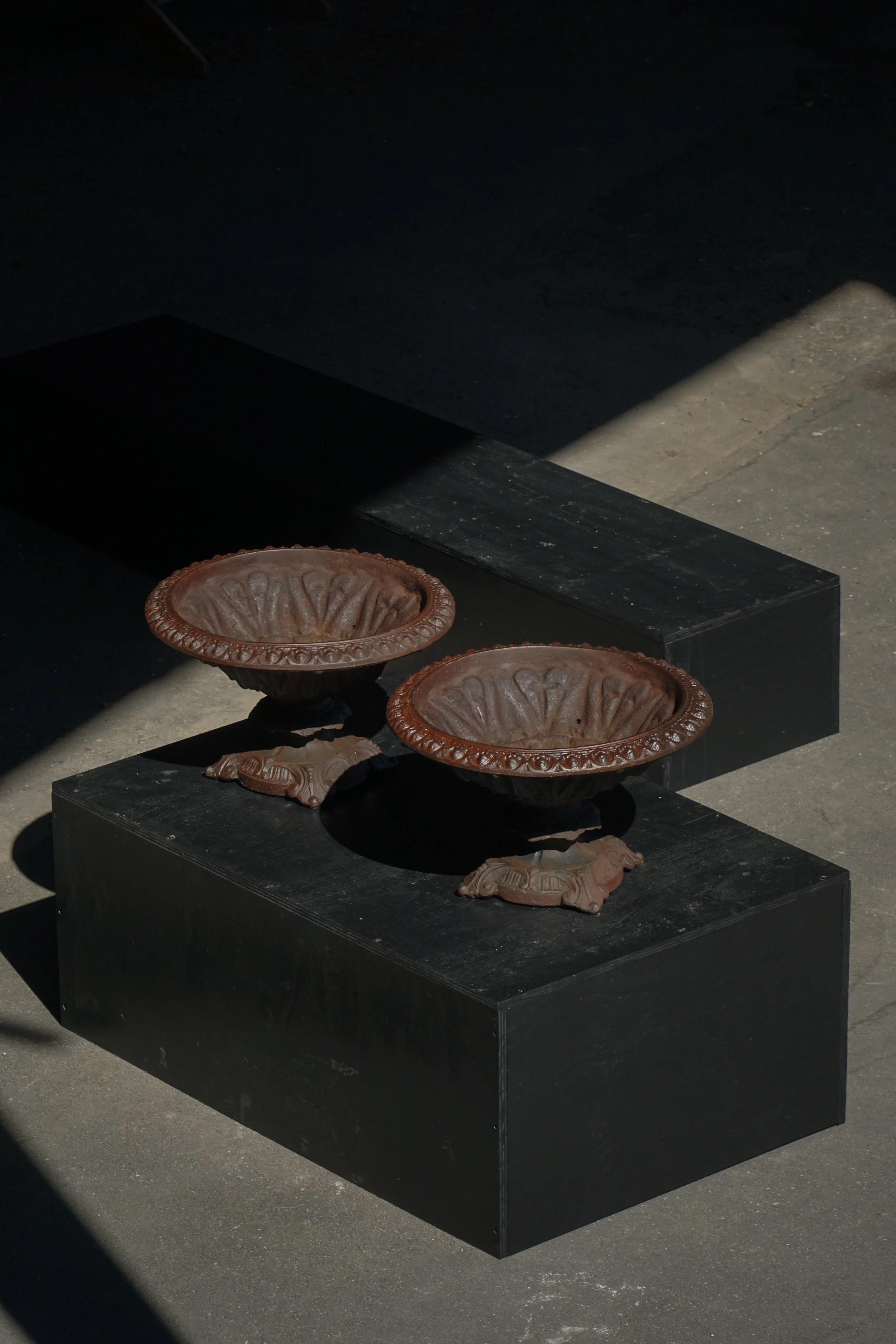 Ellebaek_Black_Planters-4.jpg