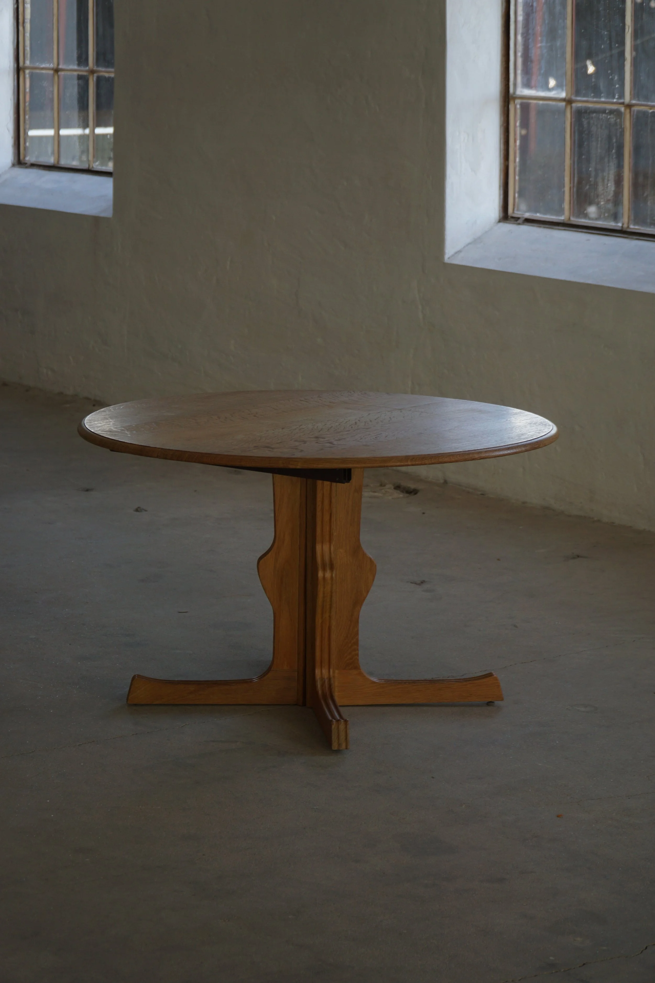 Dining_Table_Round-35.jpg
