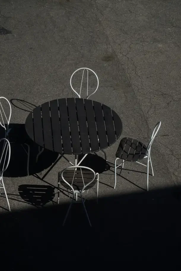 Table_Chairs_3_master.webp