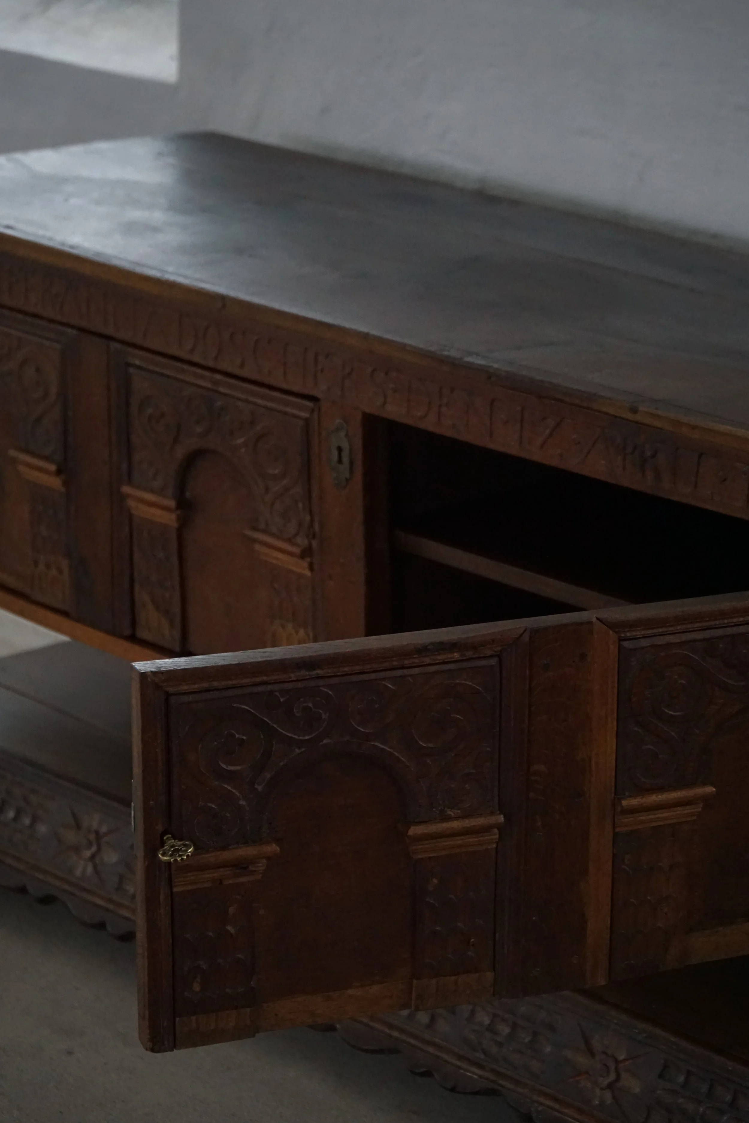 Sideboard-07.jpg