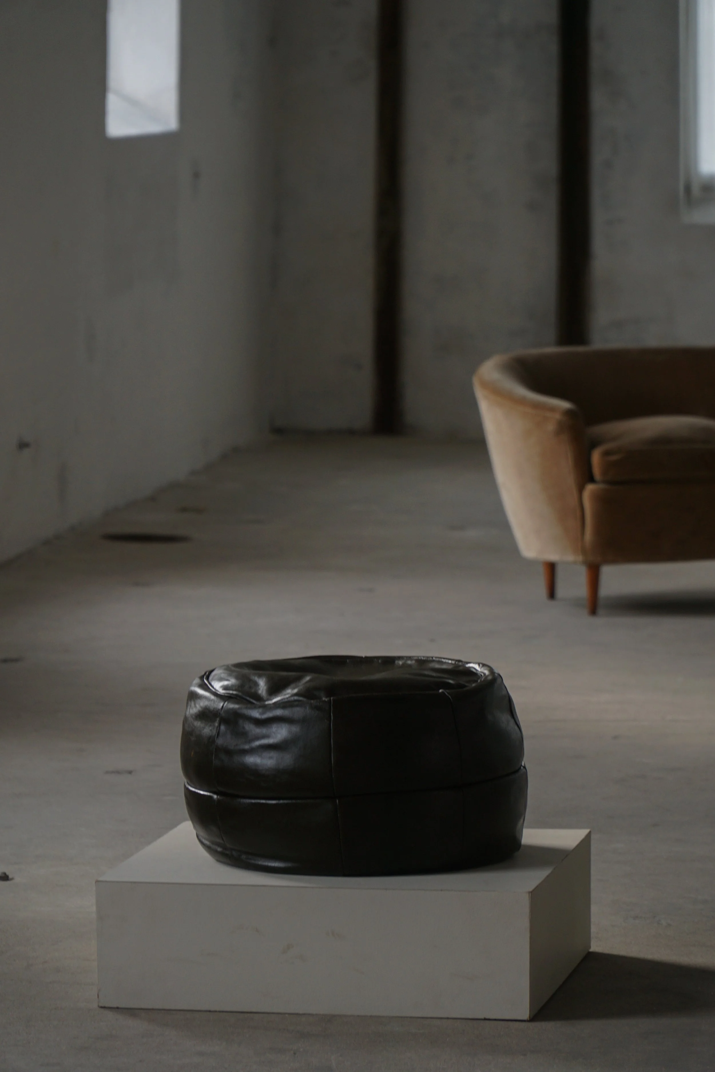 Leather_Pouf-20.jpg