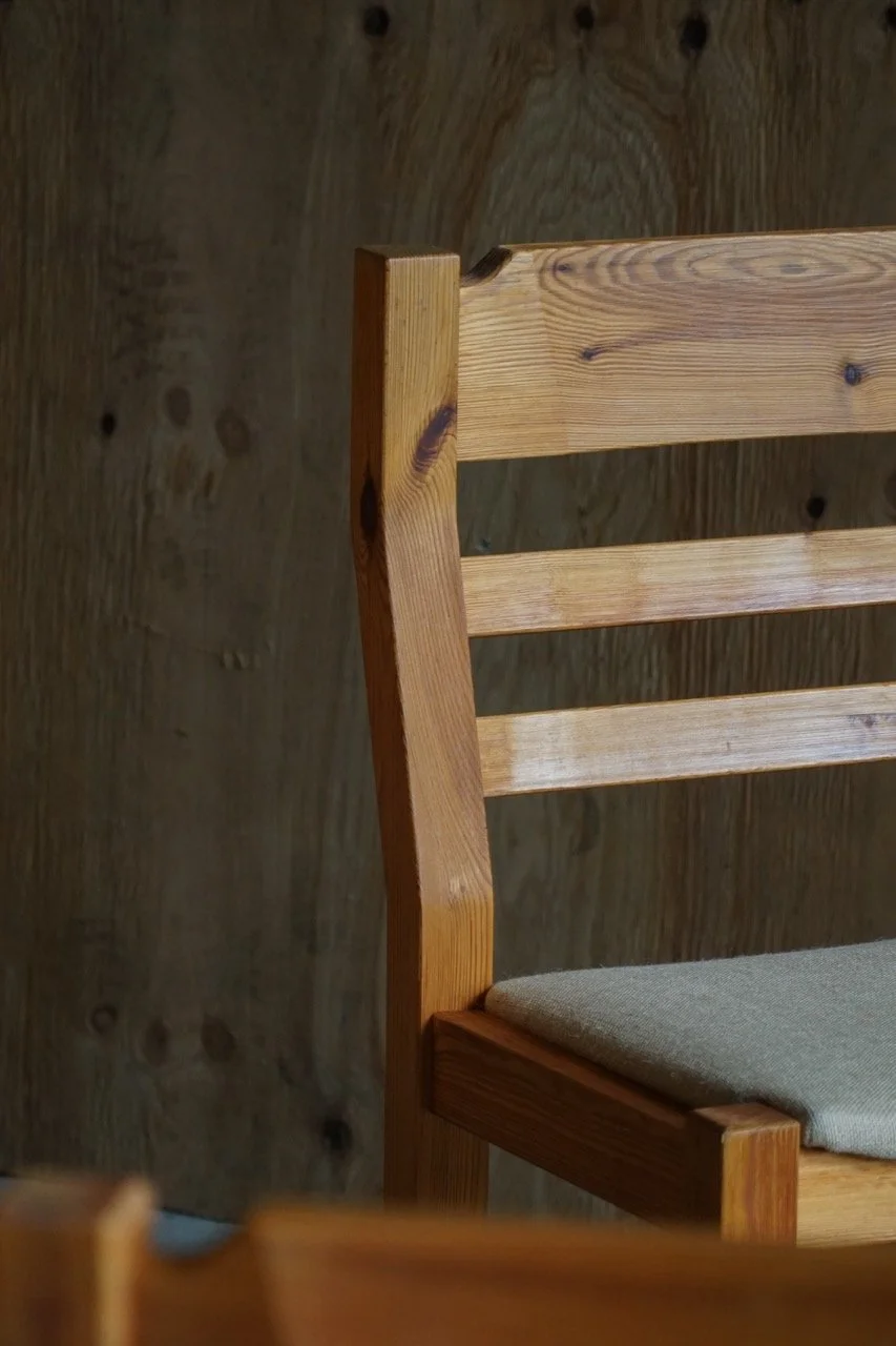 Pine_Chairs_Hessian-14 – stor.jpeg