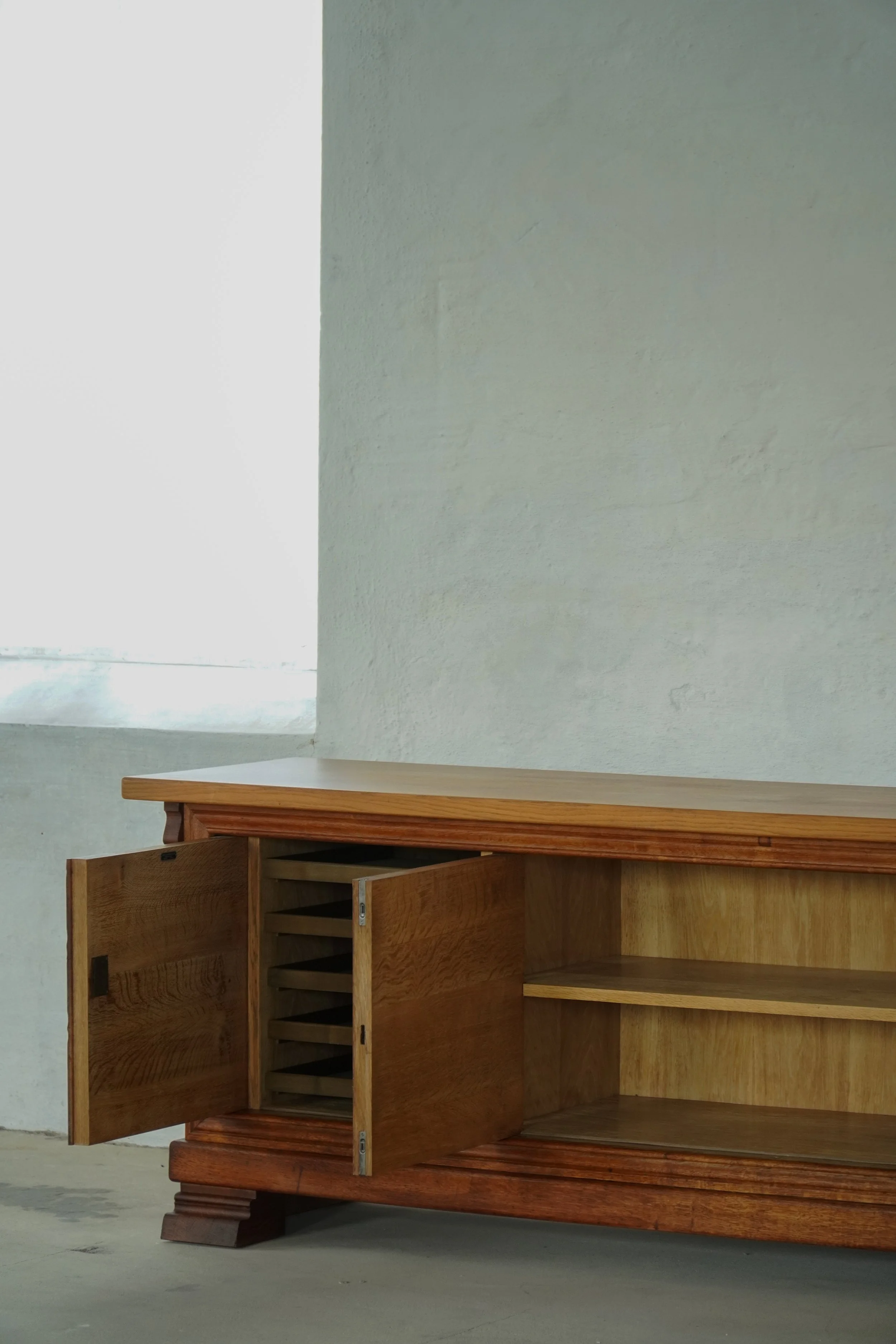 Sideboard-carved-4.jpg