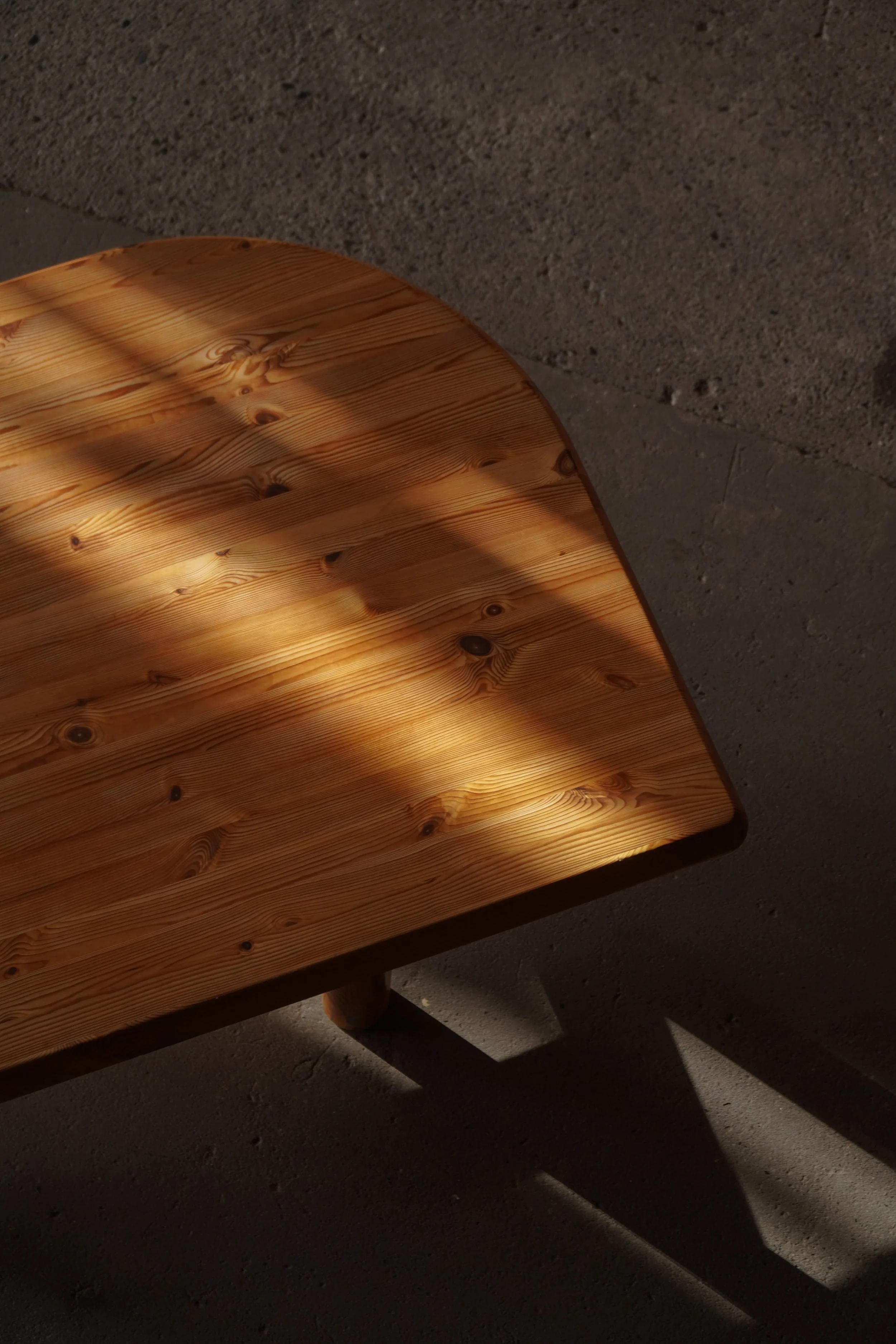 Pine-dining-table-9.jpg