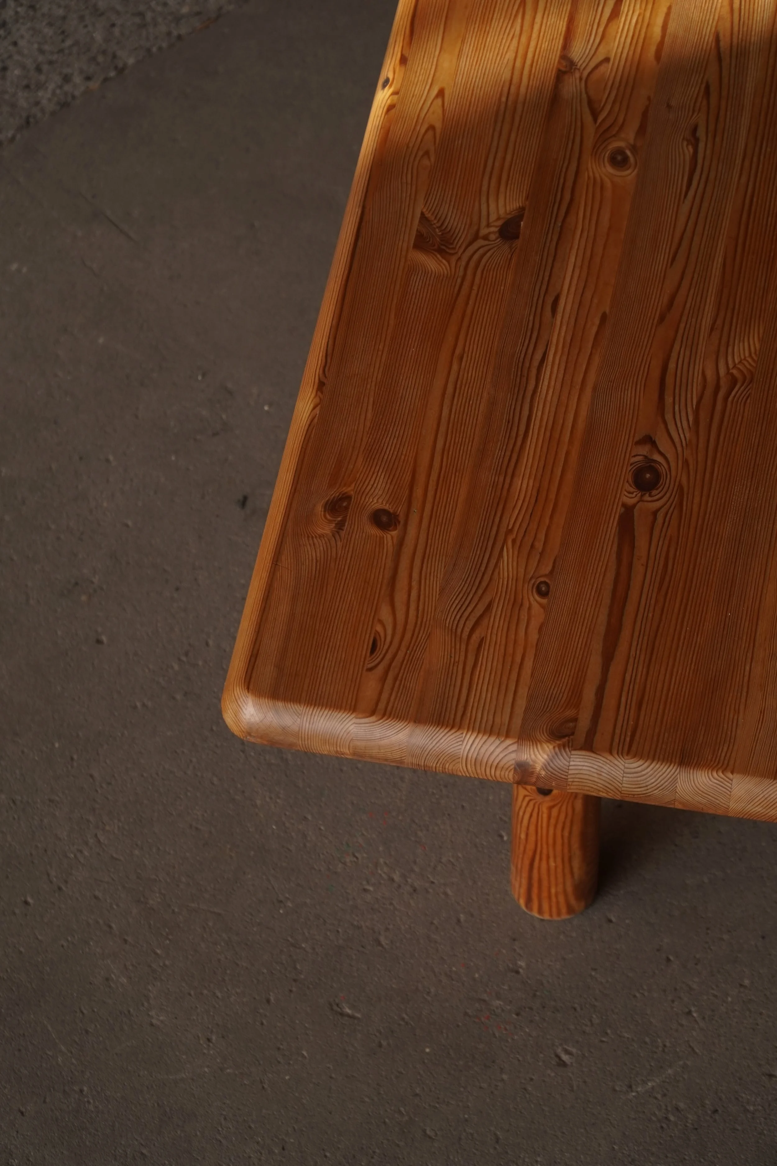Pine-dining-table-6.jpg