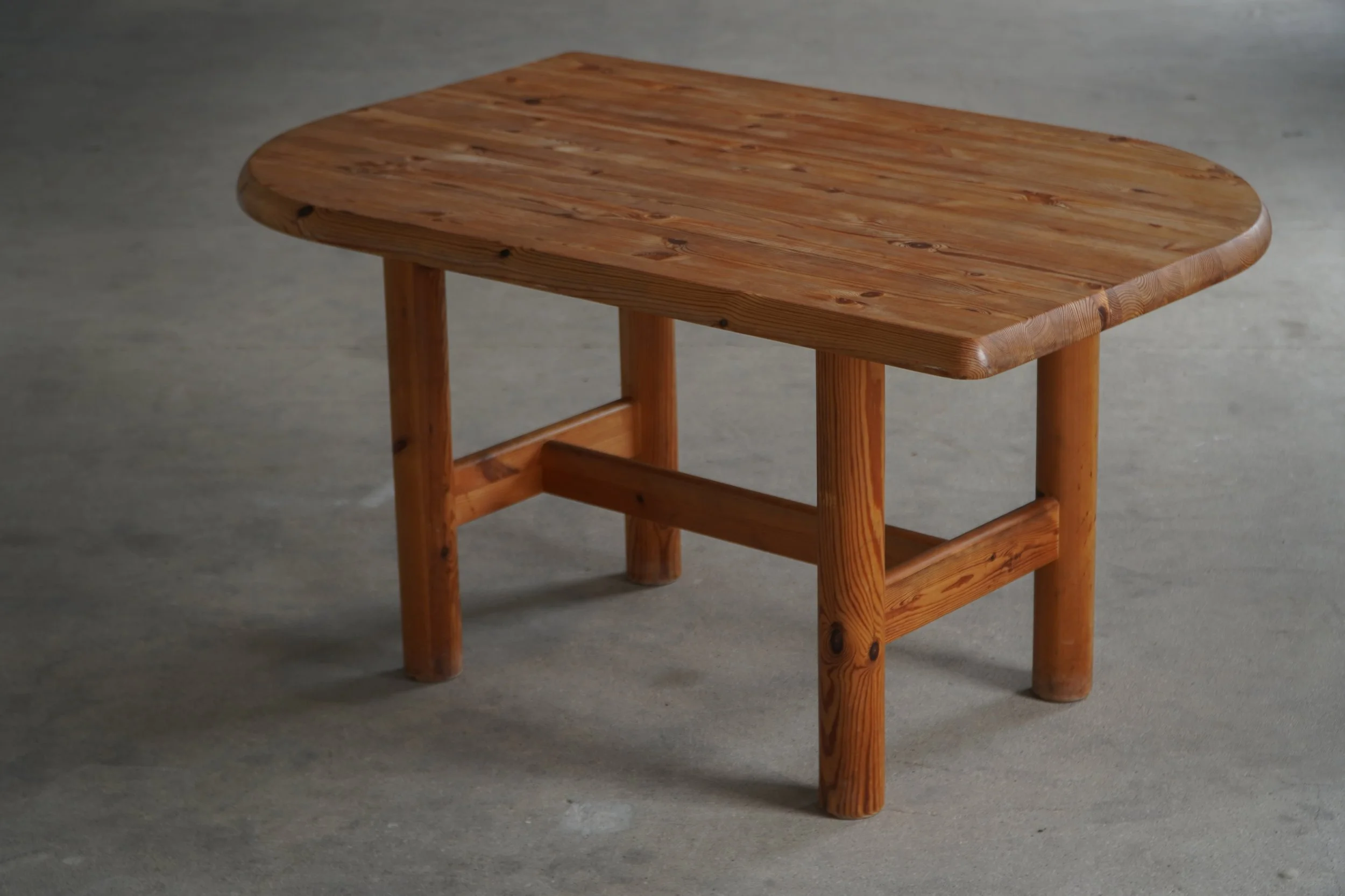 Pine-dining-table-5.jpg