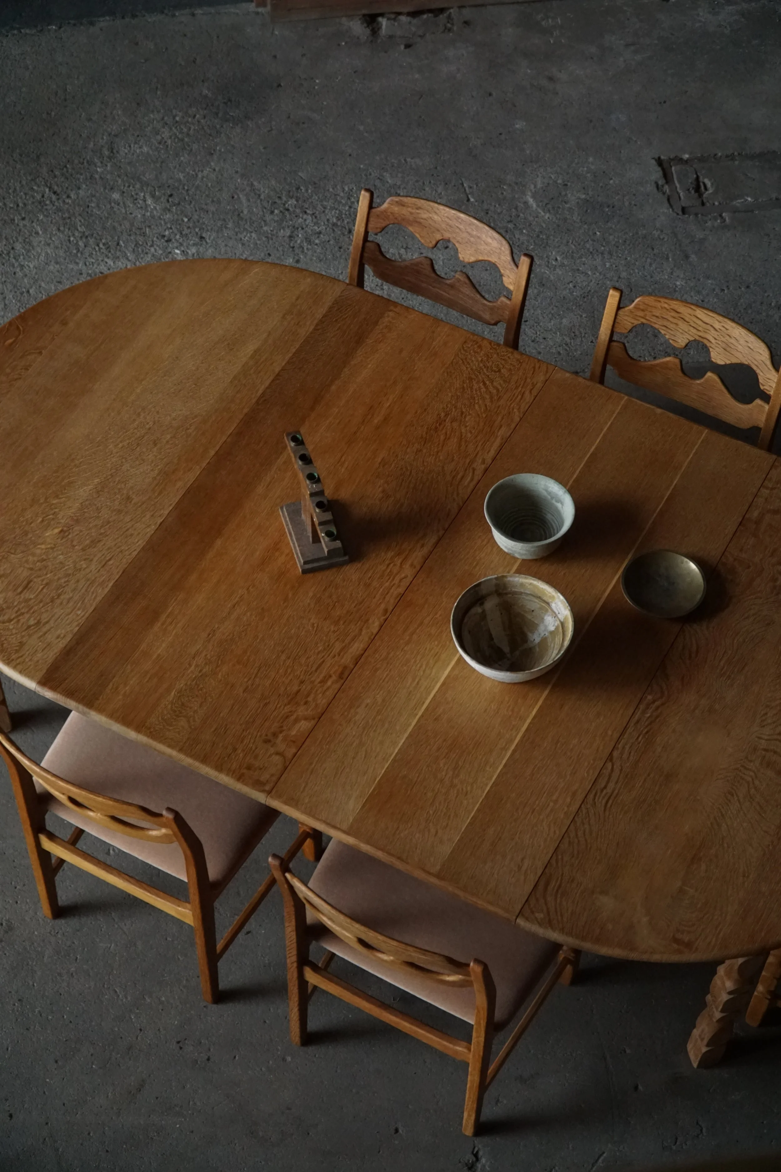 Round_Dining_Table-12.jpg