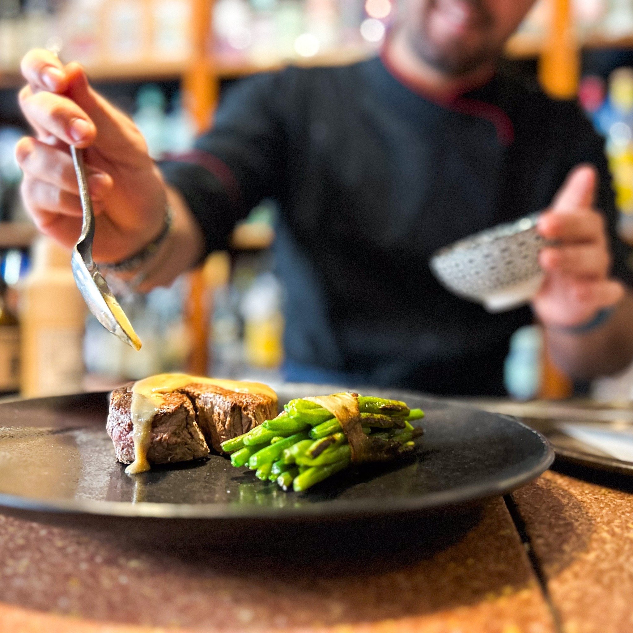 La proteina c'&egrave; tutta! Vieni a provare il nostro filetto di manzo con mazzetto di verdure e lardo di patanegra.

#canalemaestro #canalemaestroreggioemilia #cantina #selezionevini #cantinadeivini #mixology #mixologyreggioemilia #mixdrink #drink