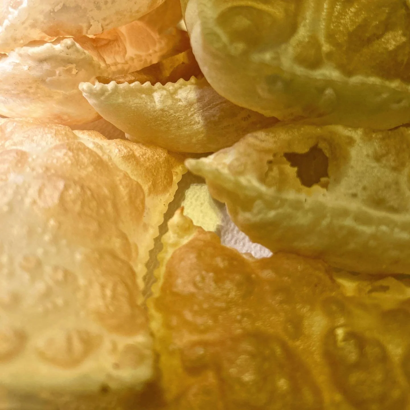 Gnocco fritto: pattern della tradizione emiliana!
🕠Ti aspettiamo tutti i giorni, tranne la domenica, a partire dalle 18:30
📍Via del Guazzatoio 5/B in centro a Reggio Emilia!
#ristorantecanalemaestro #canalemaestro #canalemaestroreggioemilia #cantin