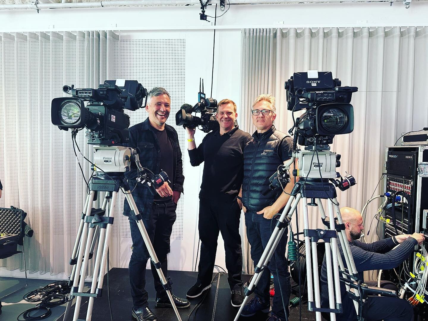 The Renegade Live / Little Ginger gang are out in force conducting a high end live stream for an event at The Science Museum today.  Utilising 4x Sony HDC-3500 4K broadcast cameras,  SMPTE Fiber and Wireless connectivity, a kitted out Portable Produc
