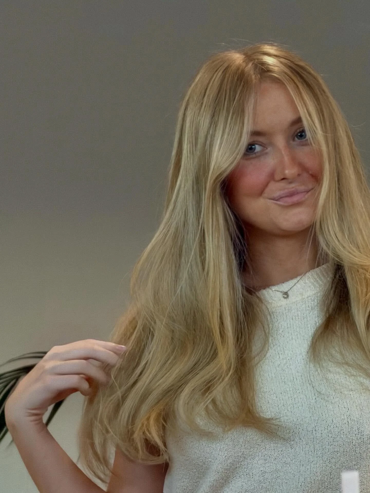 hair extensions that don&rsquo;t look like hair extensions 🧚🏻

100g luxe wavy micro keratin bonds, custom blended