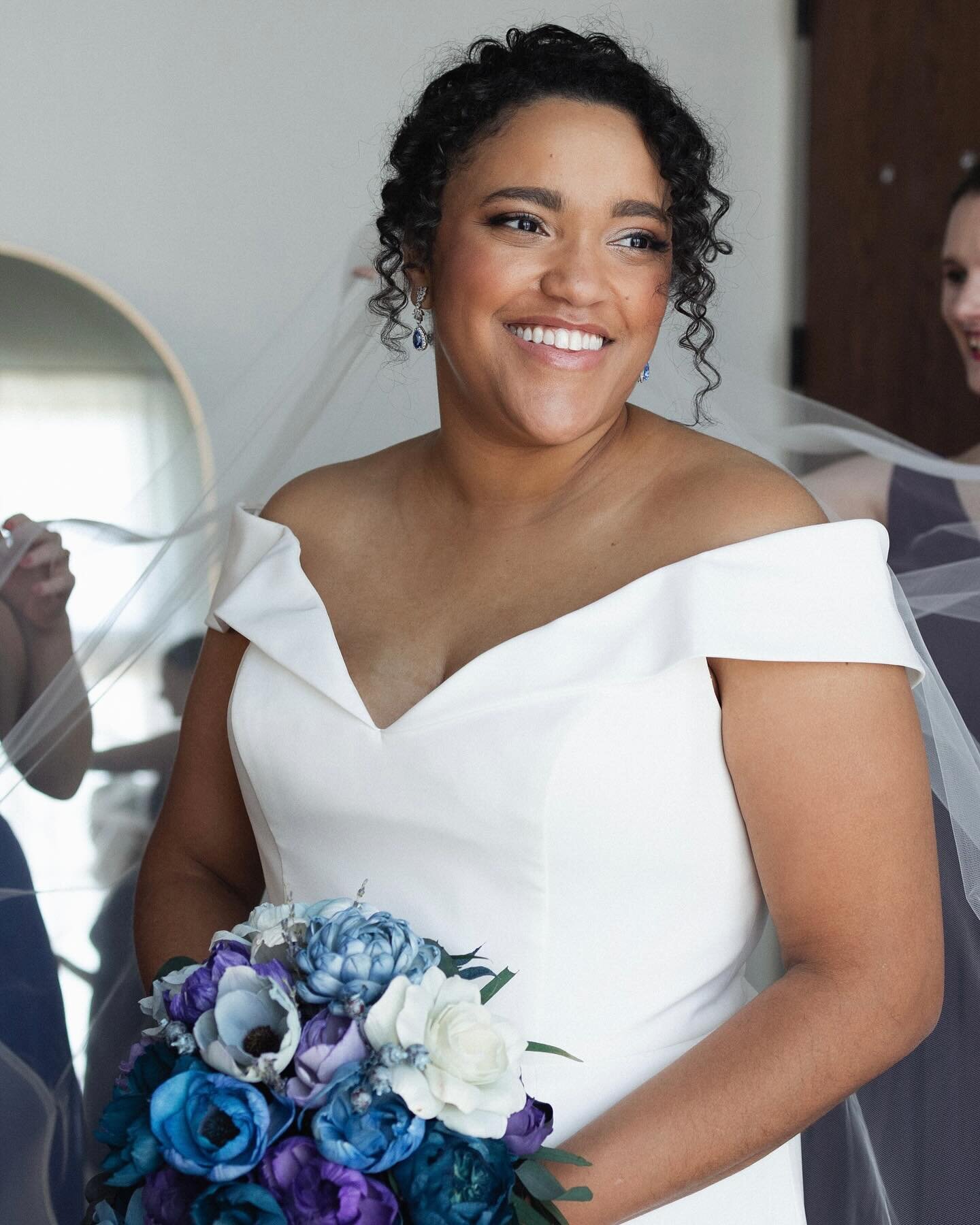 Chandler Hill Vineyards provided the perfect backdrop for Elizabeth &amp; Andy&rsquo;s intimate wedding. The two surrounded themselves with their very favorite people &amp; exchanged vows at sunset ✨💍 

@chandlerhillweddingsandevents